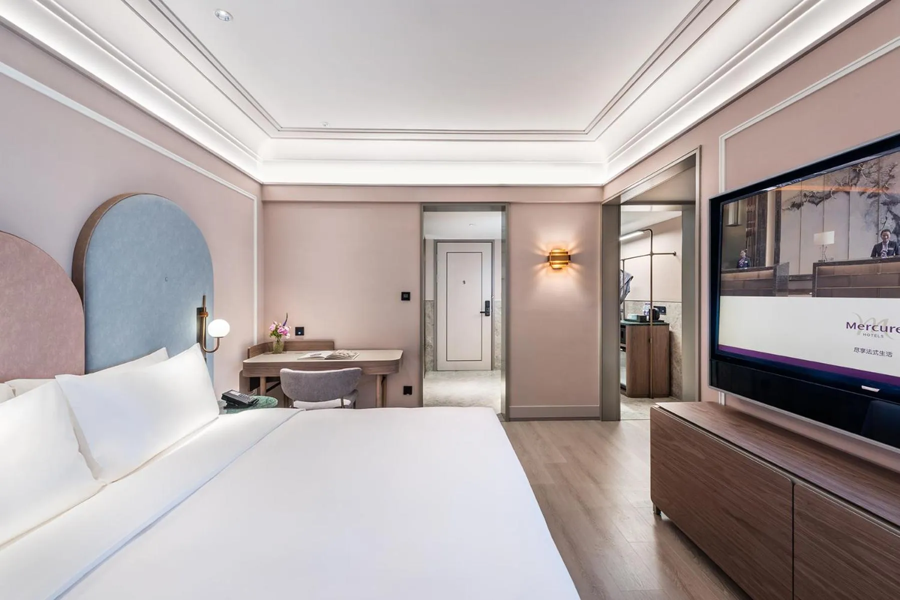 Bed in Mercure Nanjing Downtown