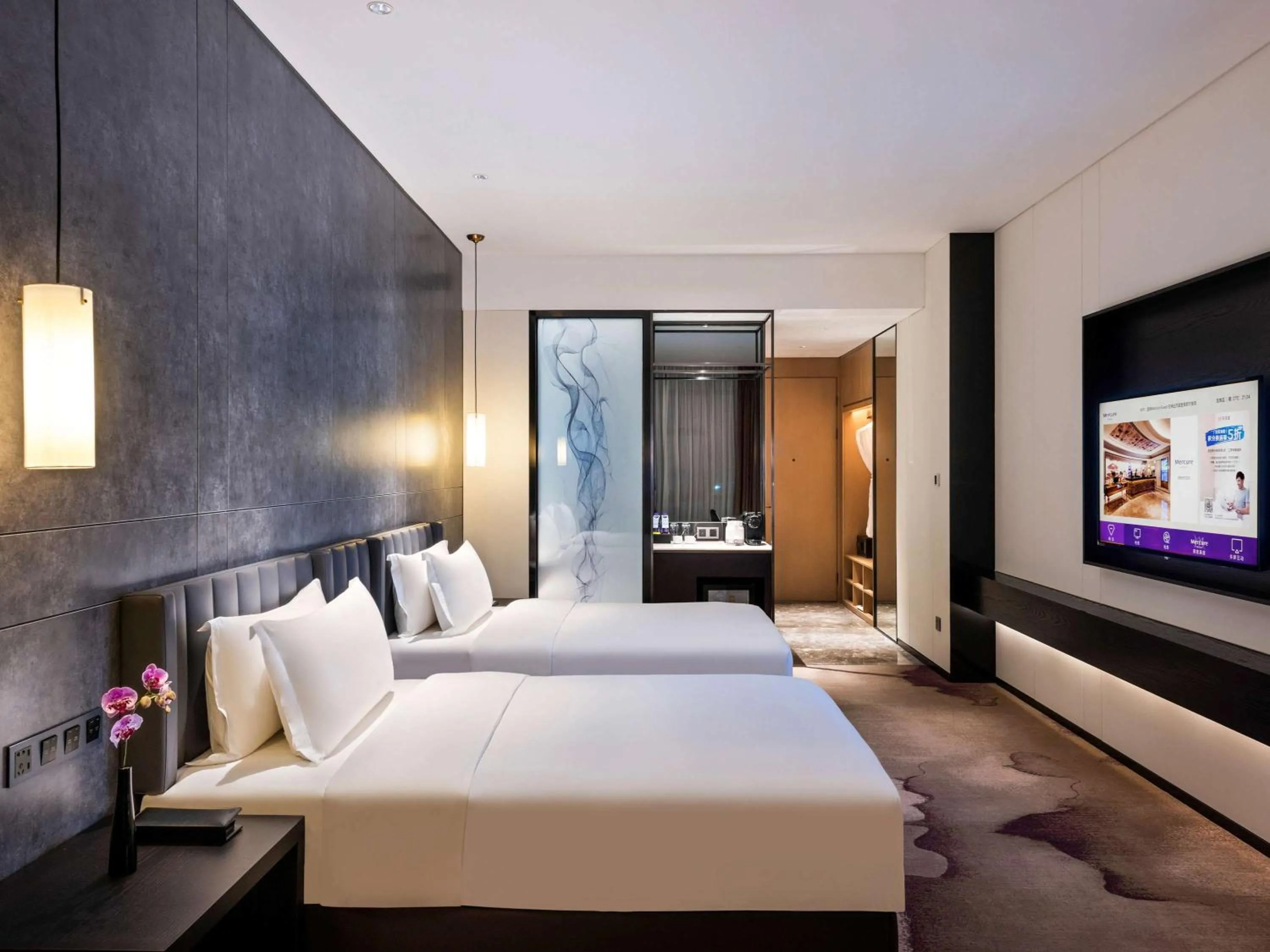 Photo of the whole room, Bed in Mercure Shenzhen Longgang