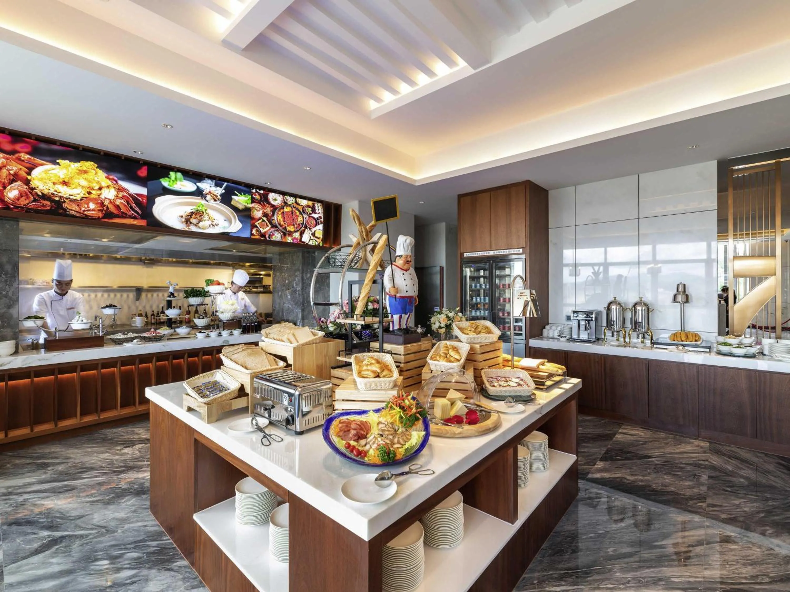 Restaurant/places to eat in Mercure Shenzhen Longgang