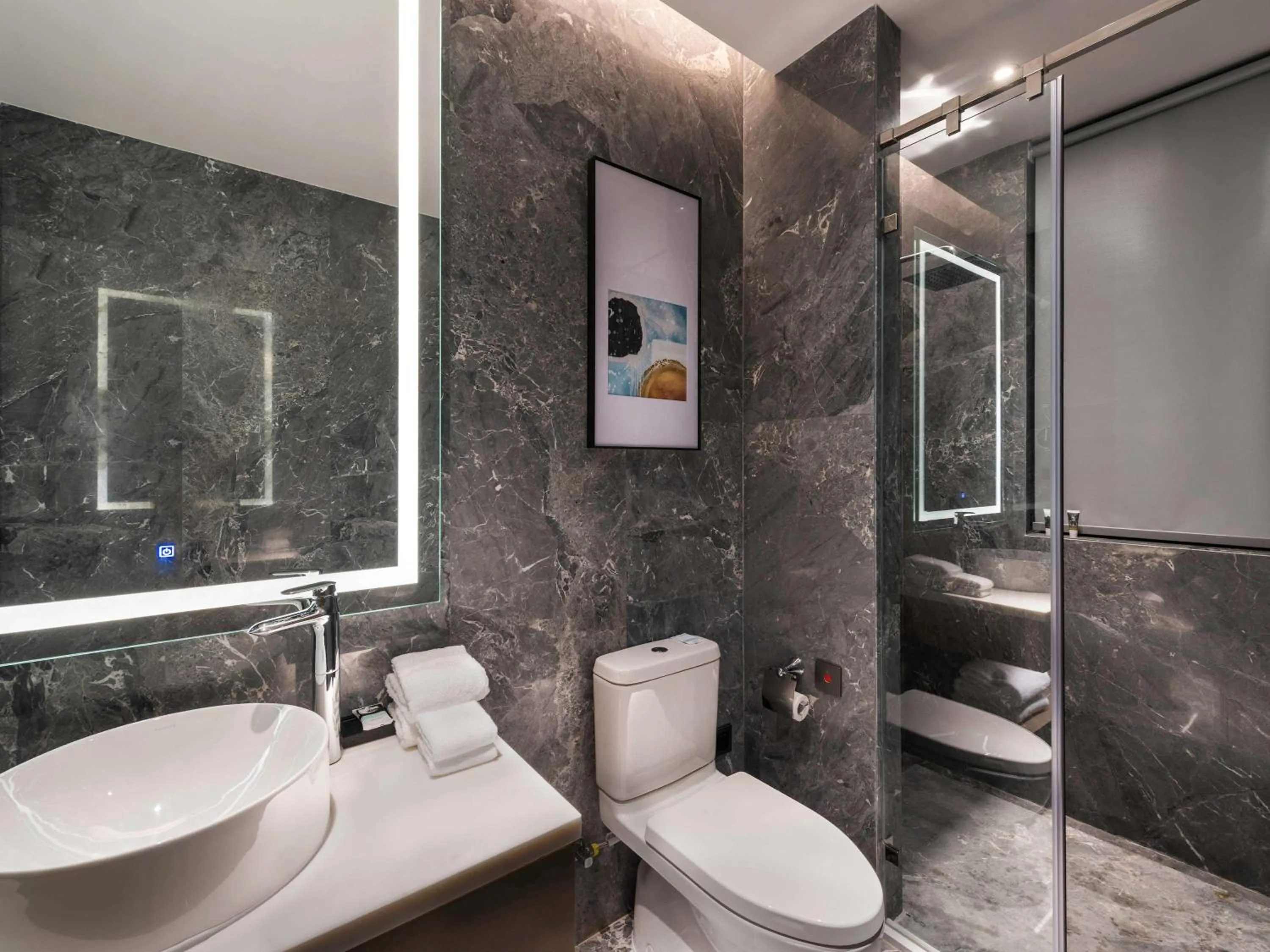 Photo of the whole room in Mercure Shenzhen Longgang