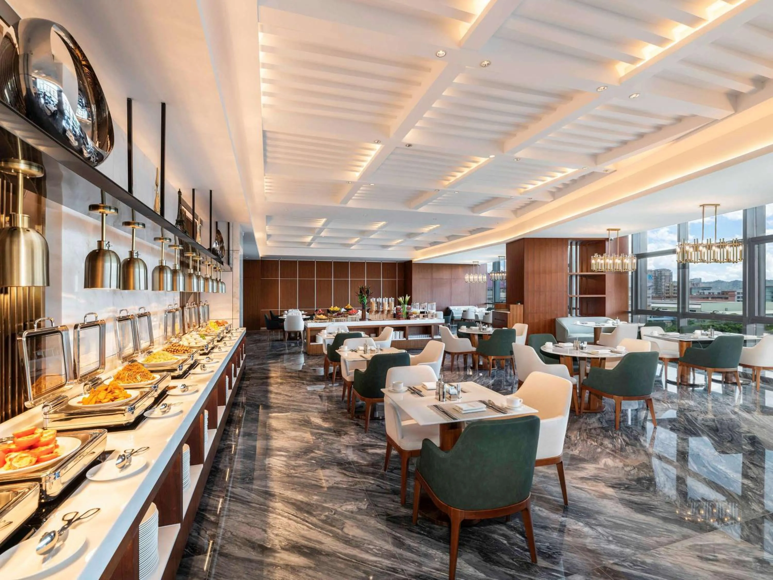 Restaurant/places to eat in Mercure Shenzhen Longgang