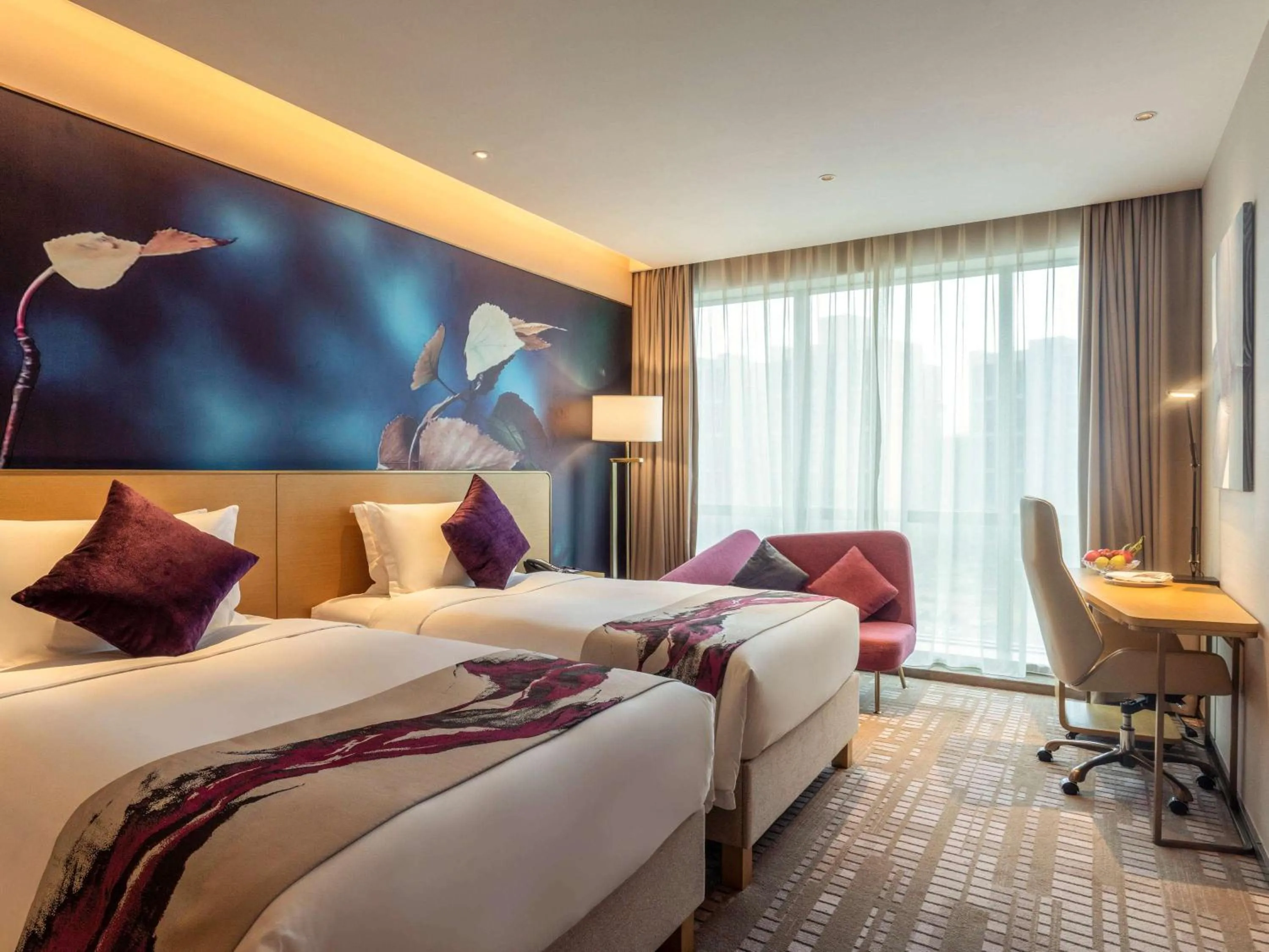 Photo of the whole room, Bed in Novotel Zhengzhou Airport