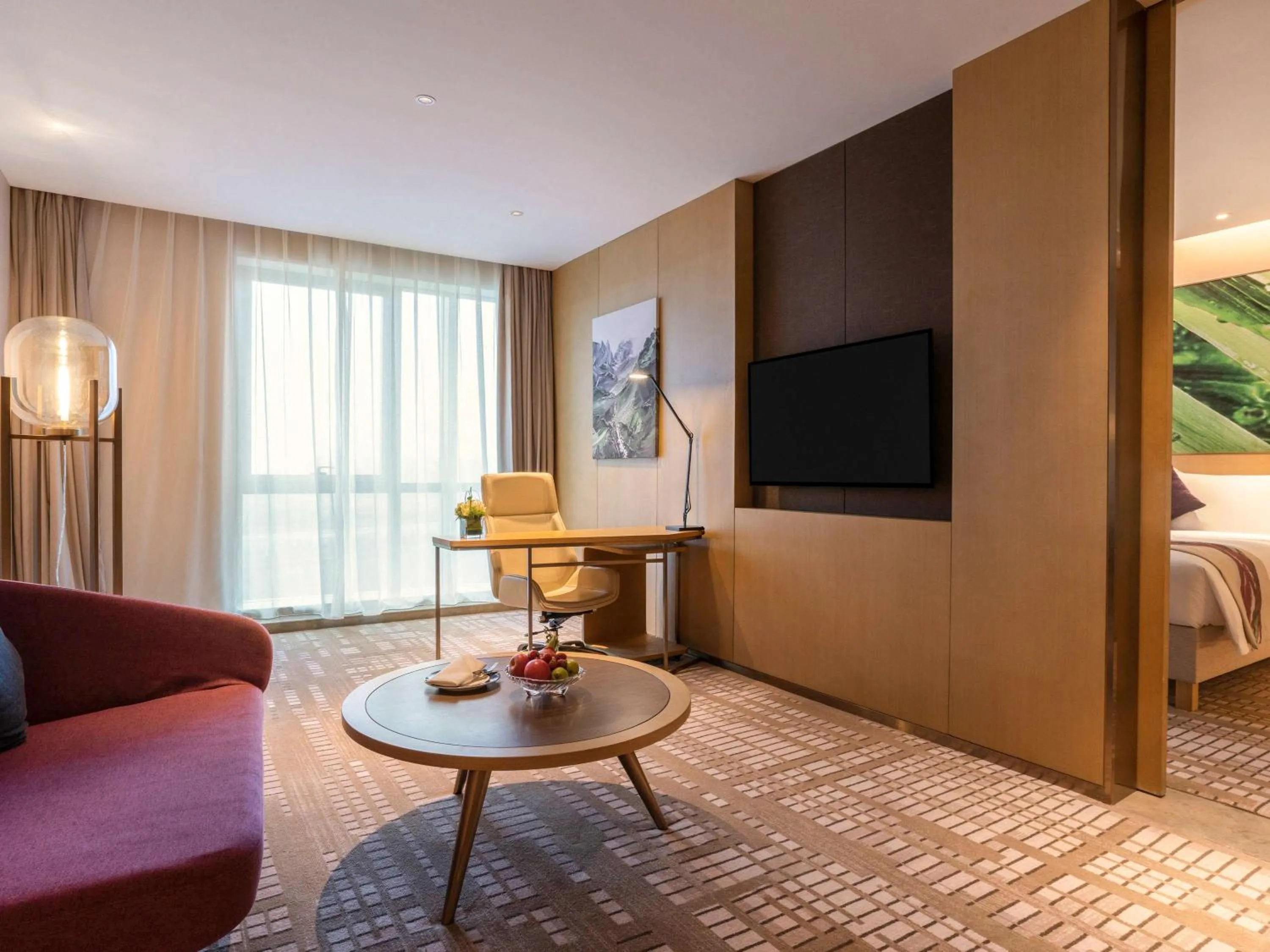 Photo of the whole room, Bed in Novotel Zhengzhou Airport