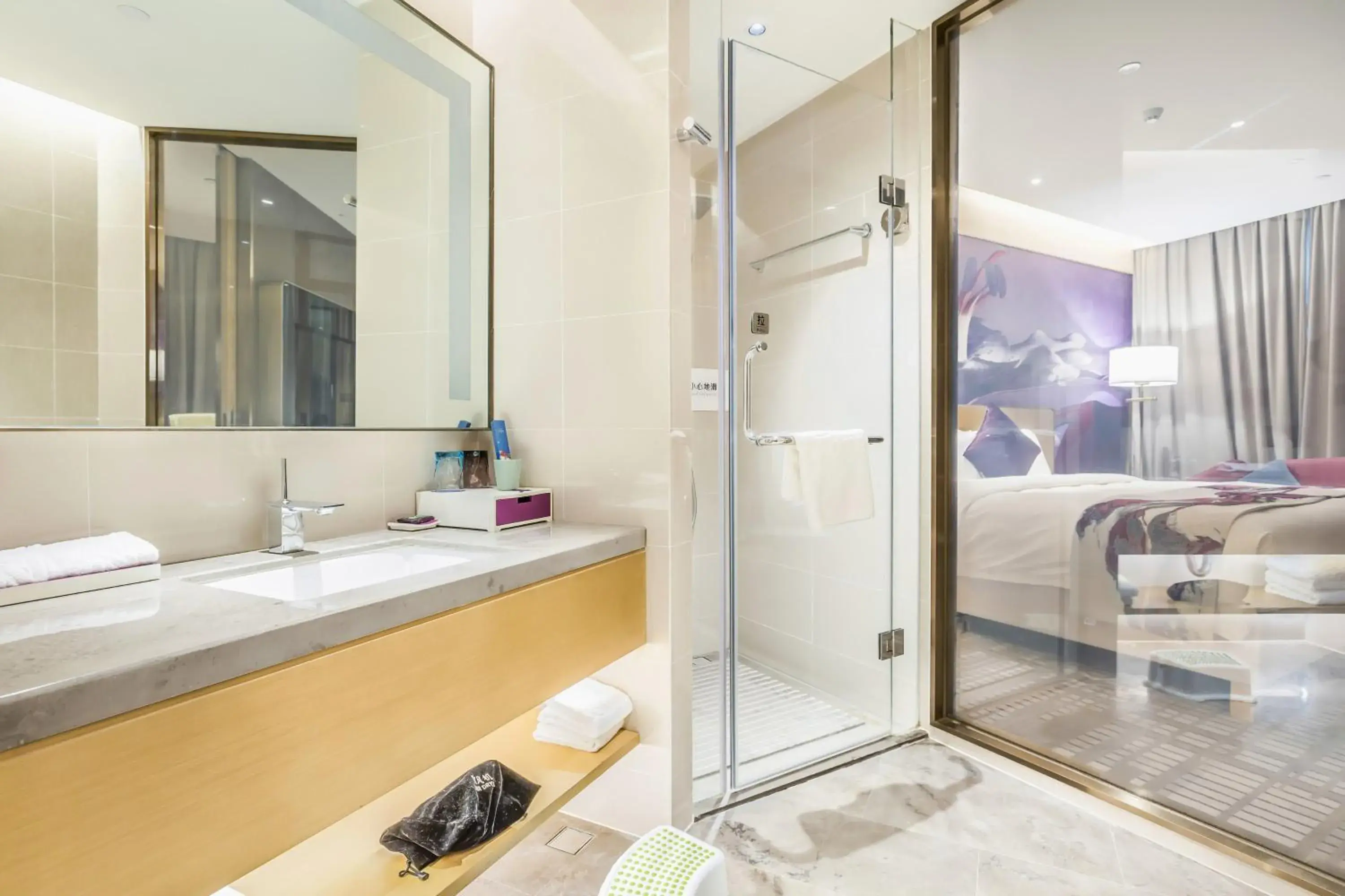 Junior King Suite in Novotel Zhengzhou Airport Junior King Suite in Novotel Zhengzhou Airport