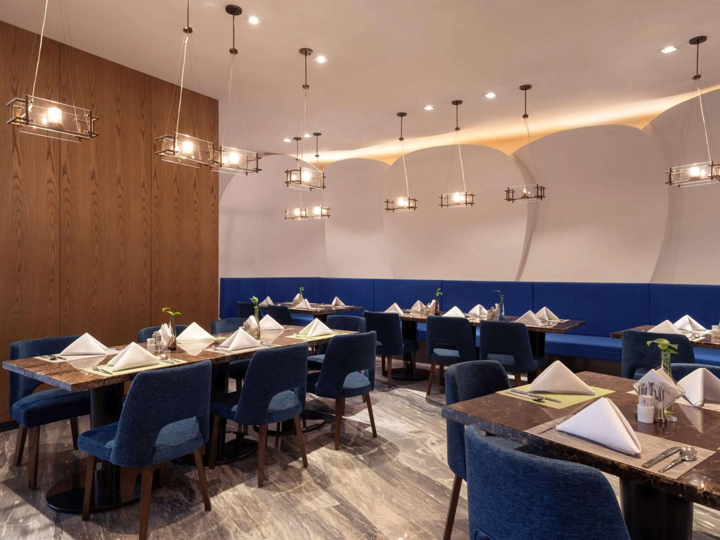 Restaurant/places to eat in Novotel Zhengzhou Airport