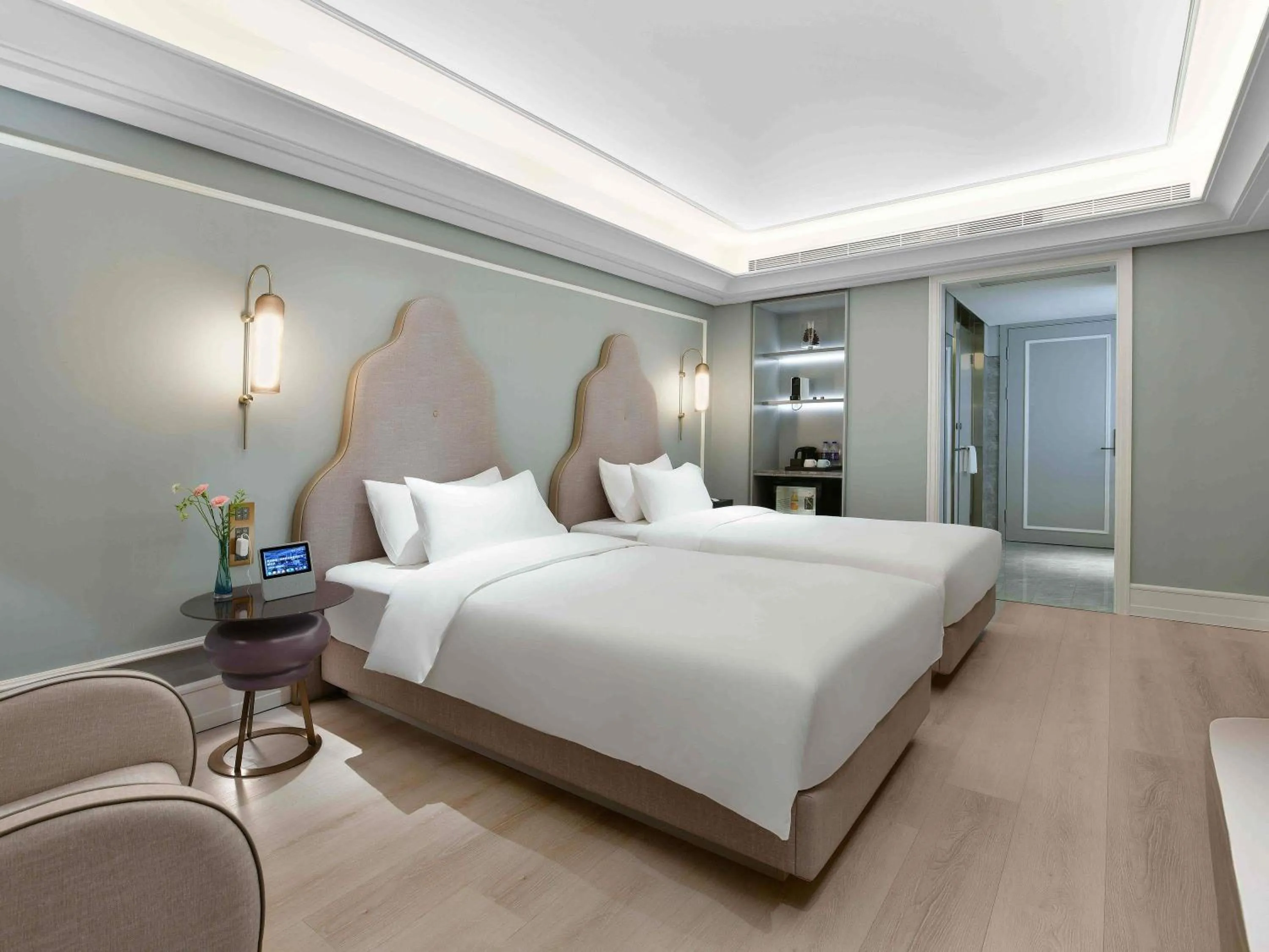 Bedroom, Bed in Mercure Shenzhen Sports Center Hotel