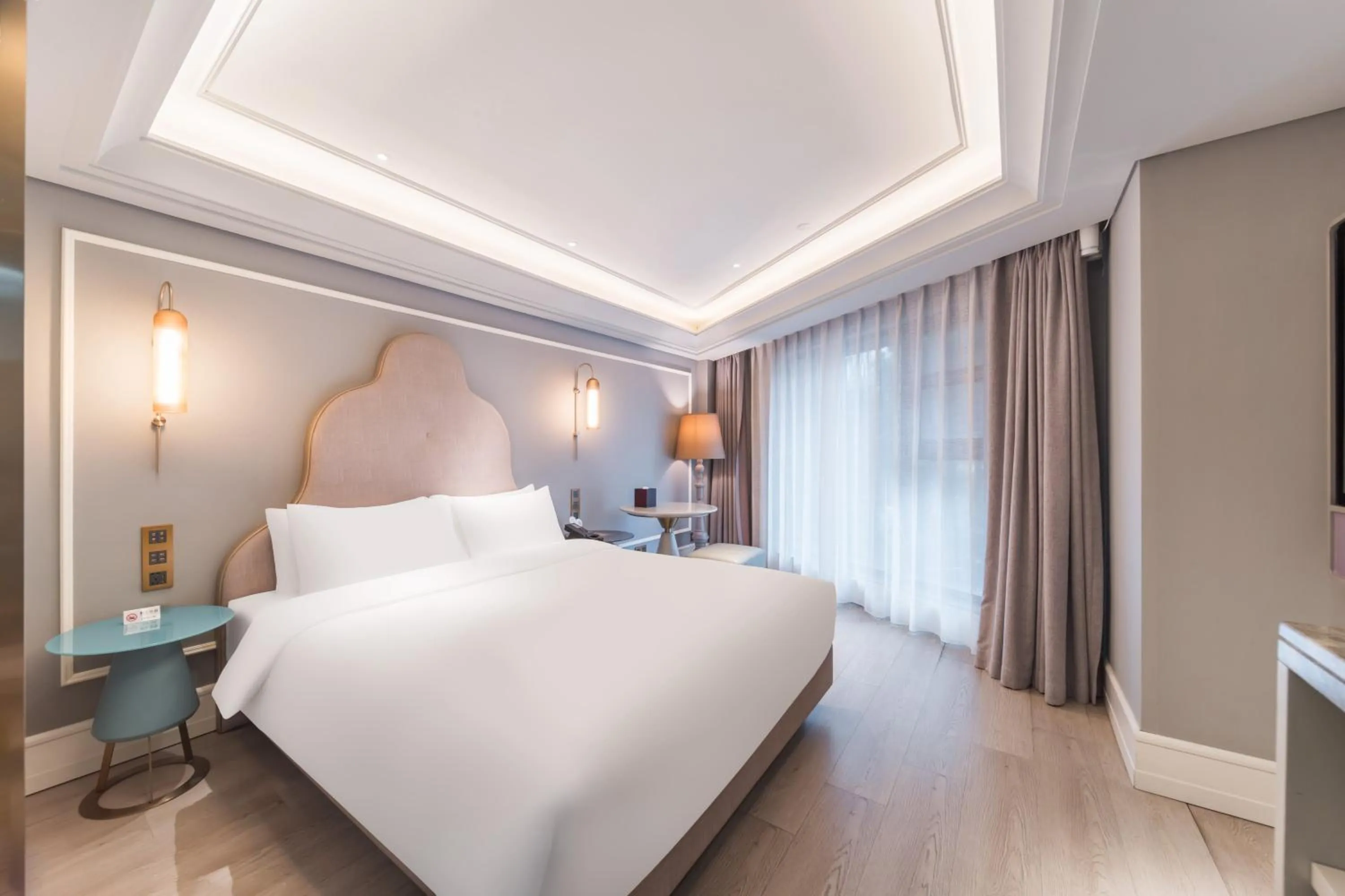 Bed in Mercure Shenzhen Sports Center Hotel