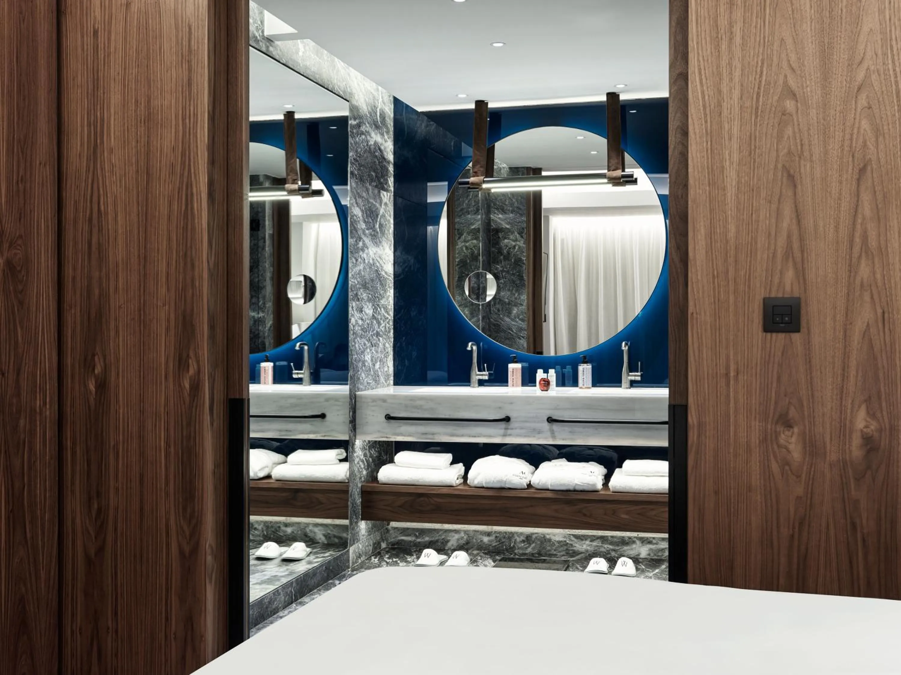 Bathroom, Bed in Athens Capital Center Hotel - MGallery Collection