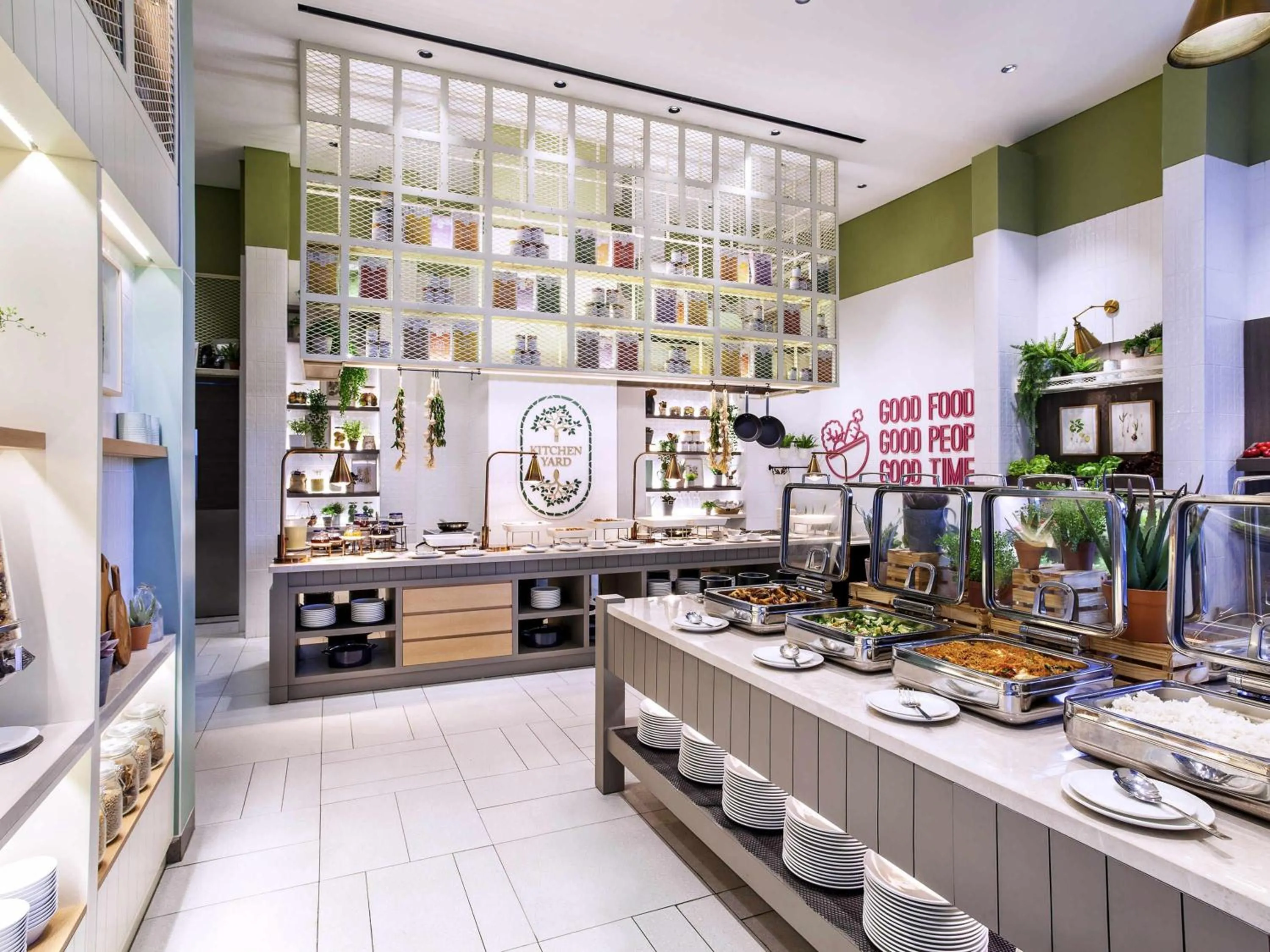 Restaurant/places to eat in Mercure Tangerang BSD City