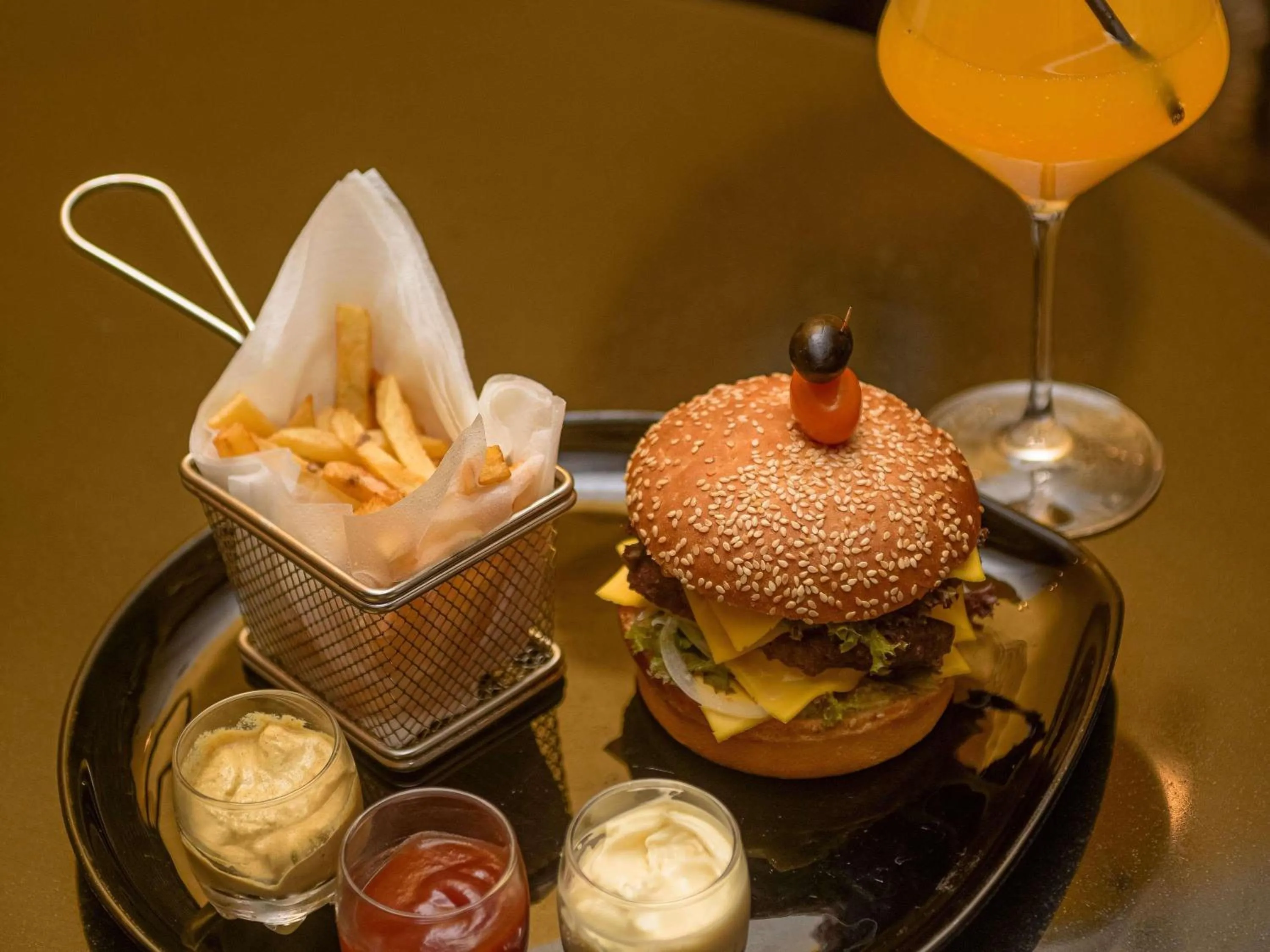 Restaurant/places to eat in Ibis Abdelmoumen Casa Centre