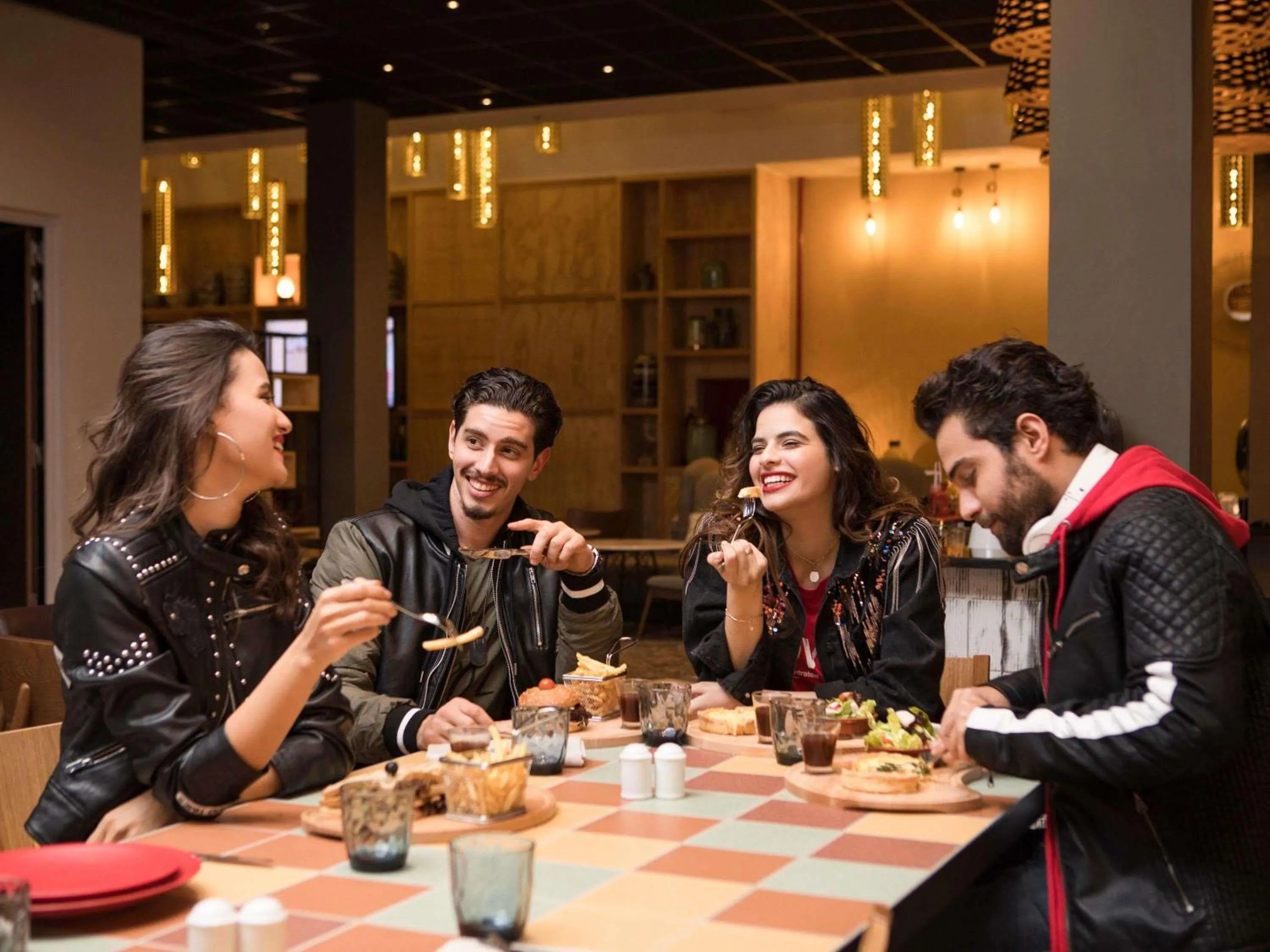 Restaurant/places to eat in Ibis Abdelmoumen Casa Centre