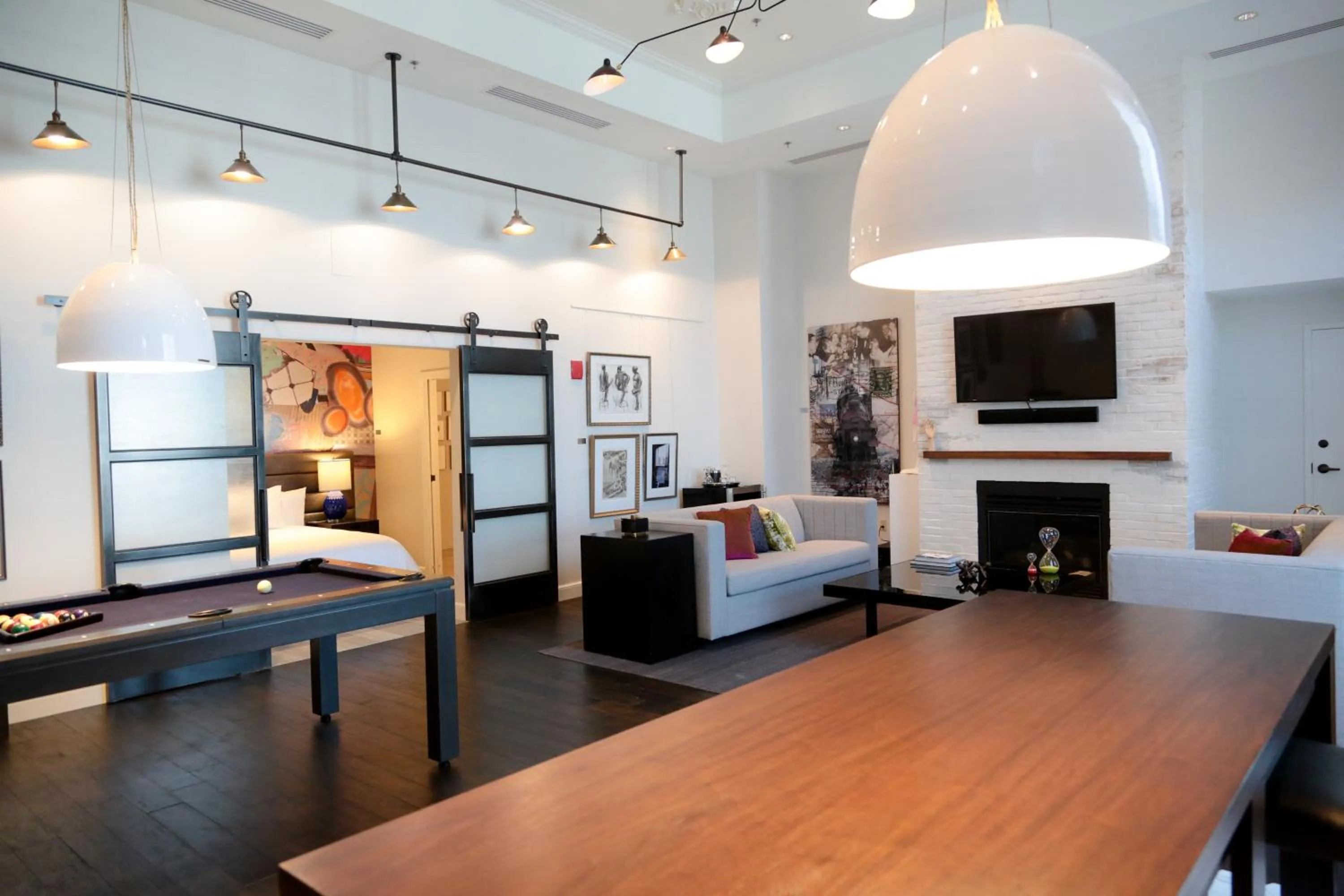 Living room, Bed in Hotel Commonwealth