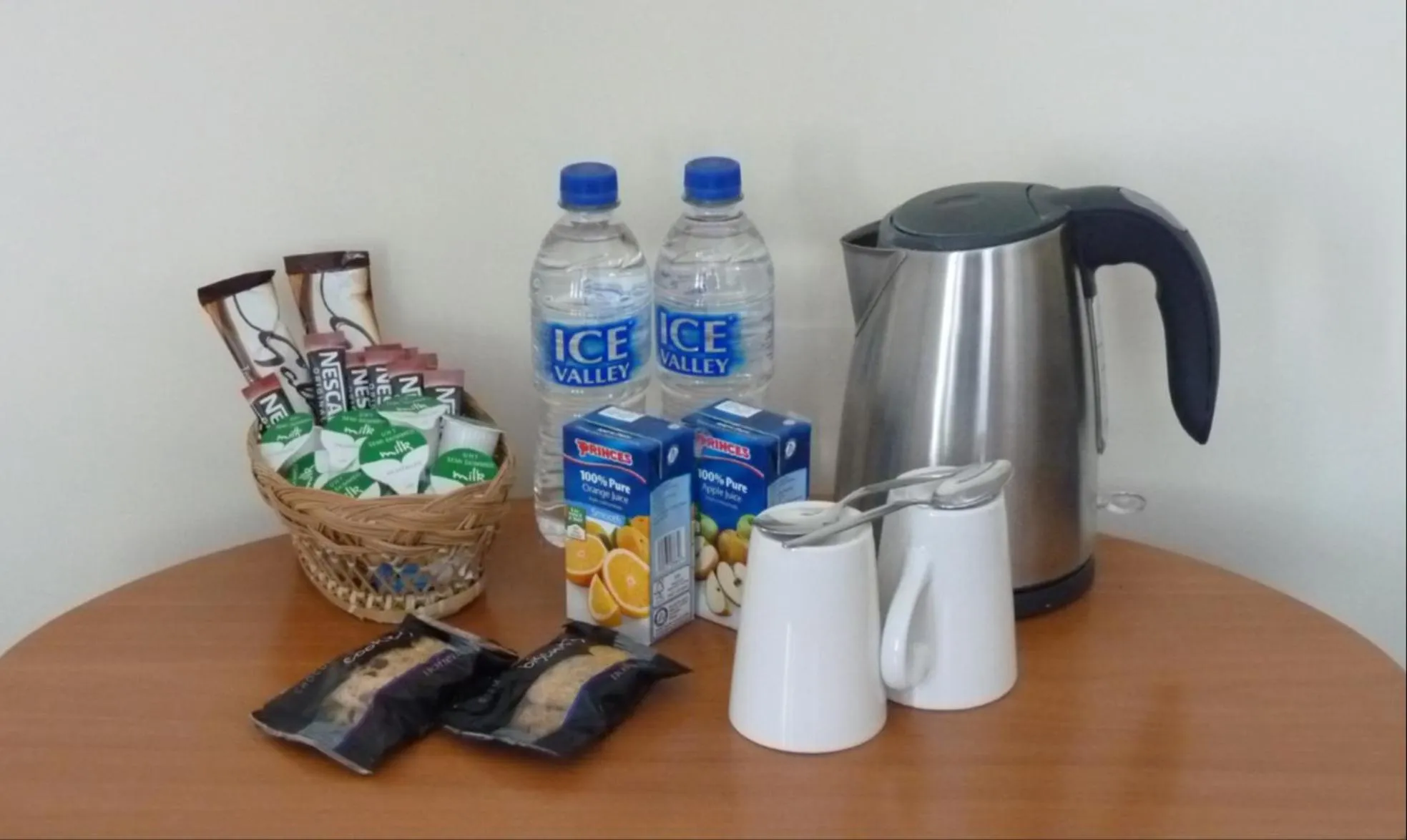 Food and drinks in Apollo Guest House