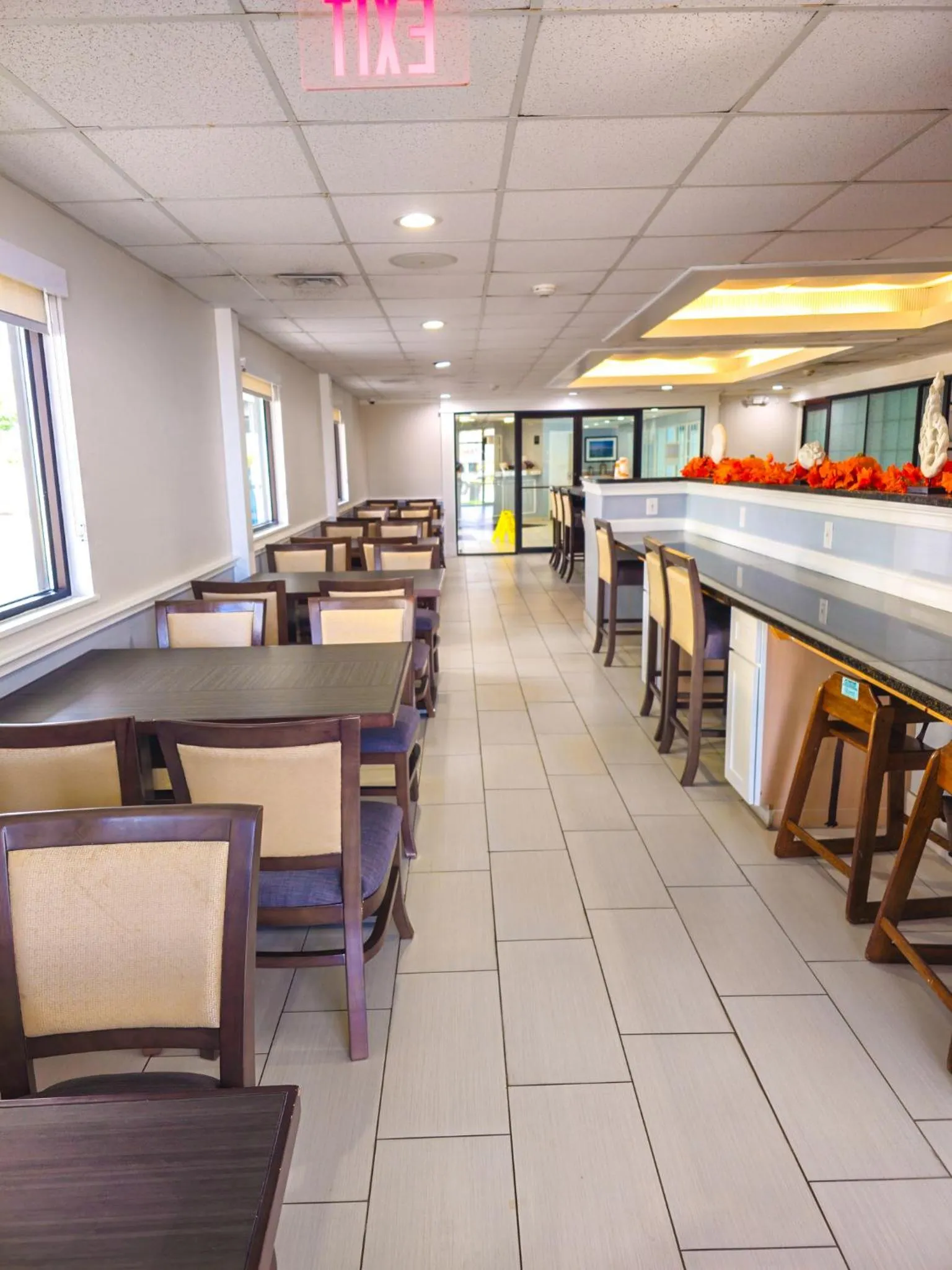 Breakfast in Comfort Inn Hyannis - Cape Cod