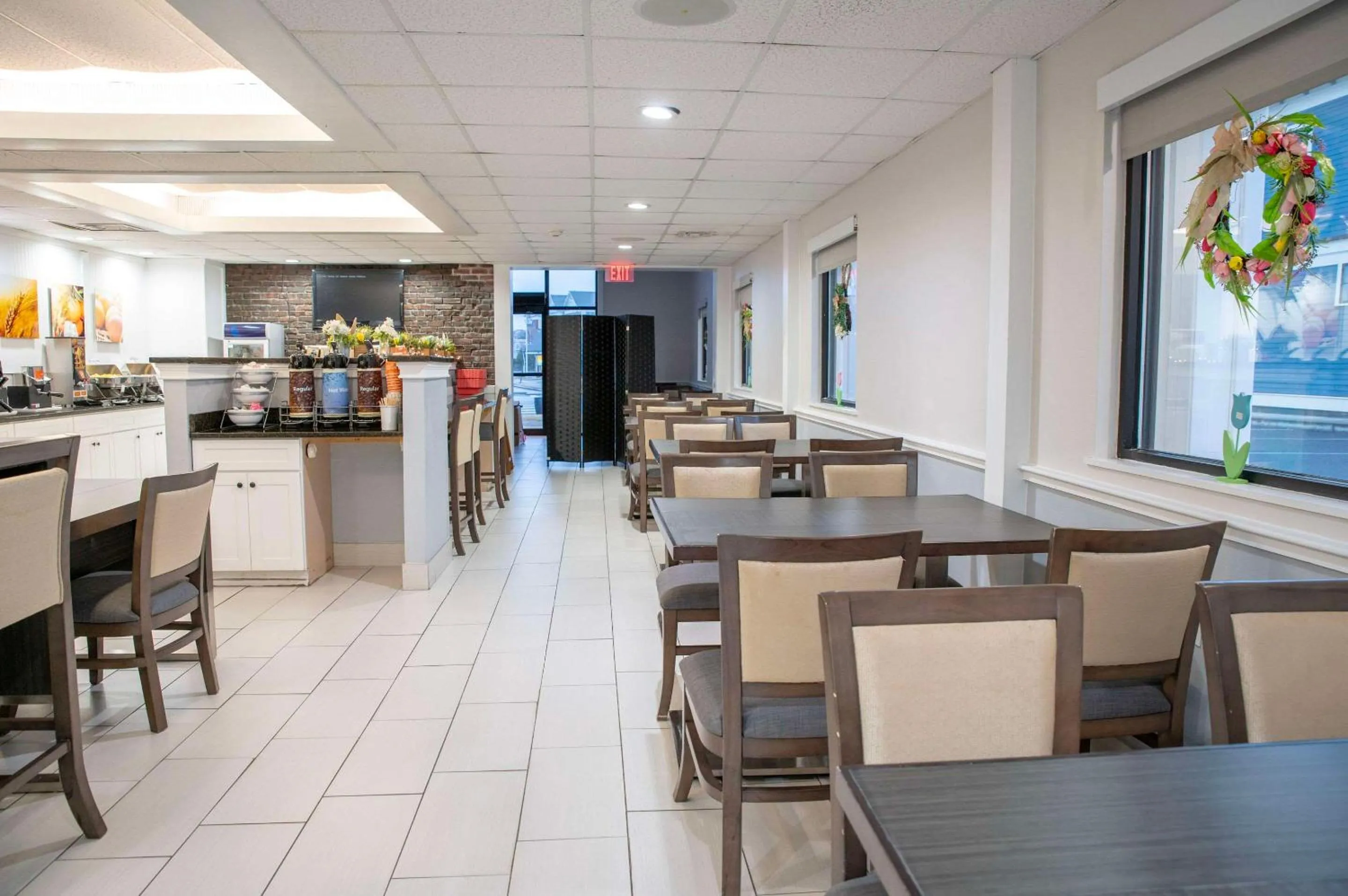 Breakfast in Comfort Inn Hyannis - Cape Cod