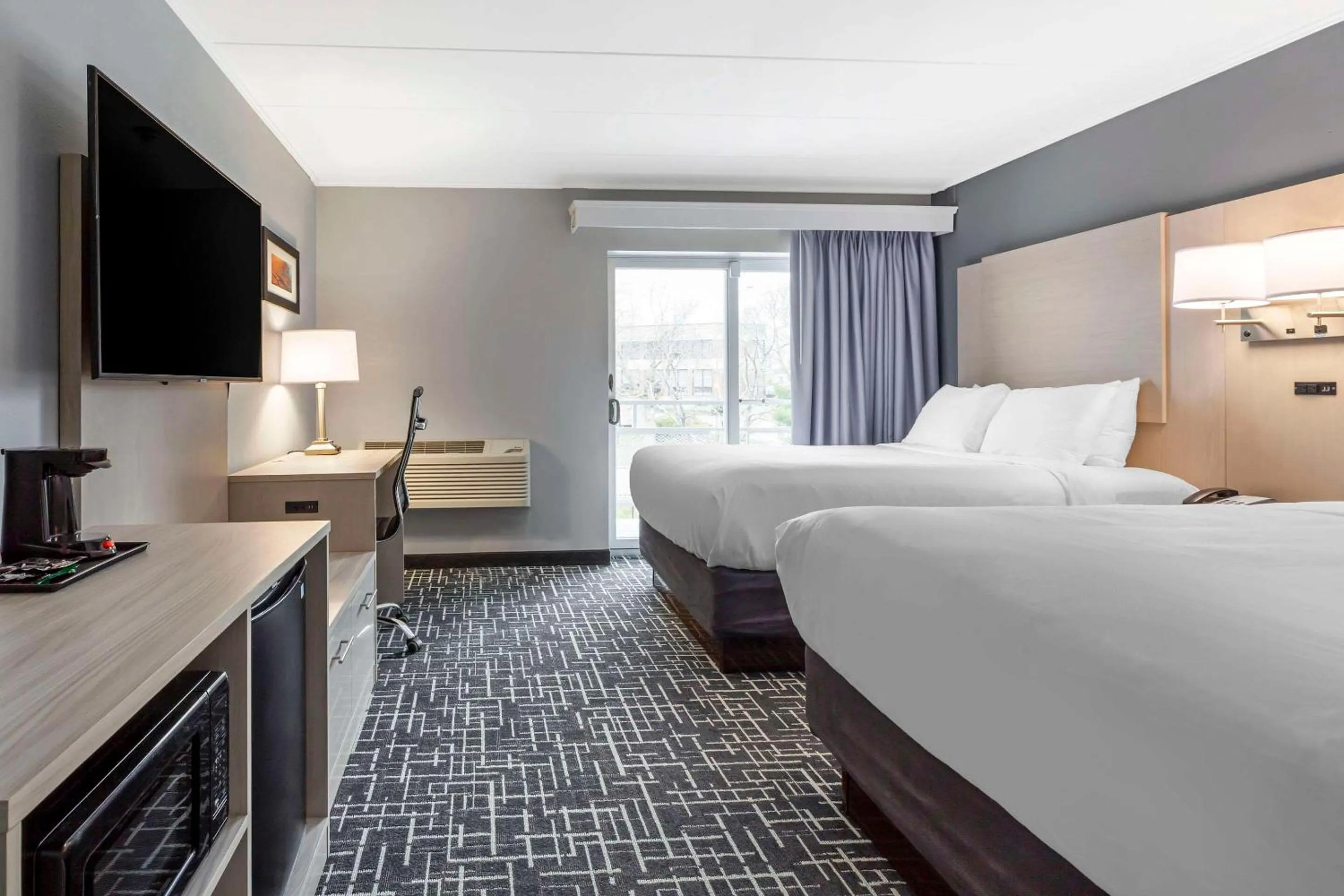 Bedroom, Bed in Comfort Inn Hyannis - Cape Cod