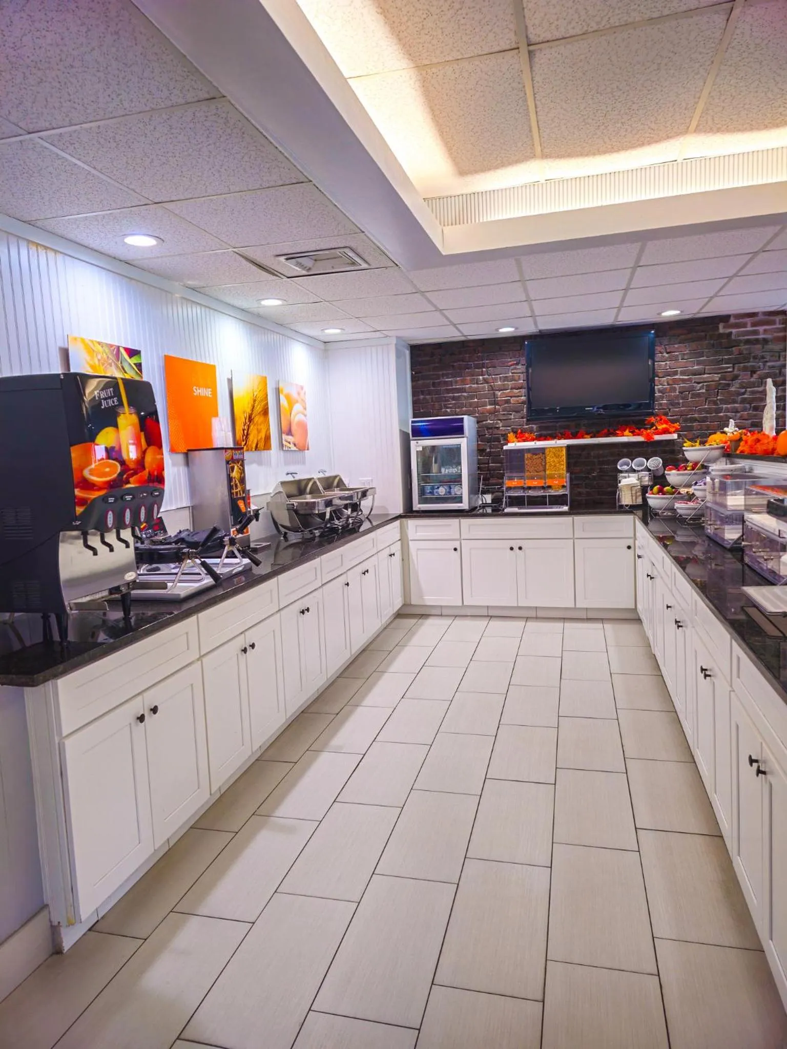 Breakfast in Comfort Inn Hyannis - Cape Cod