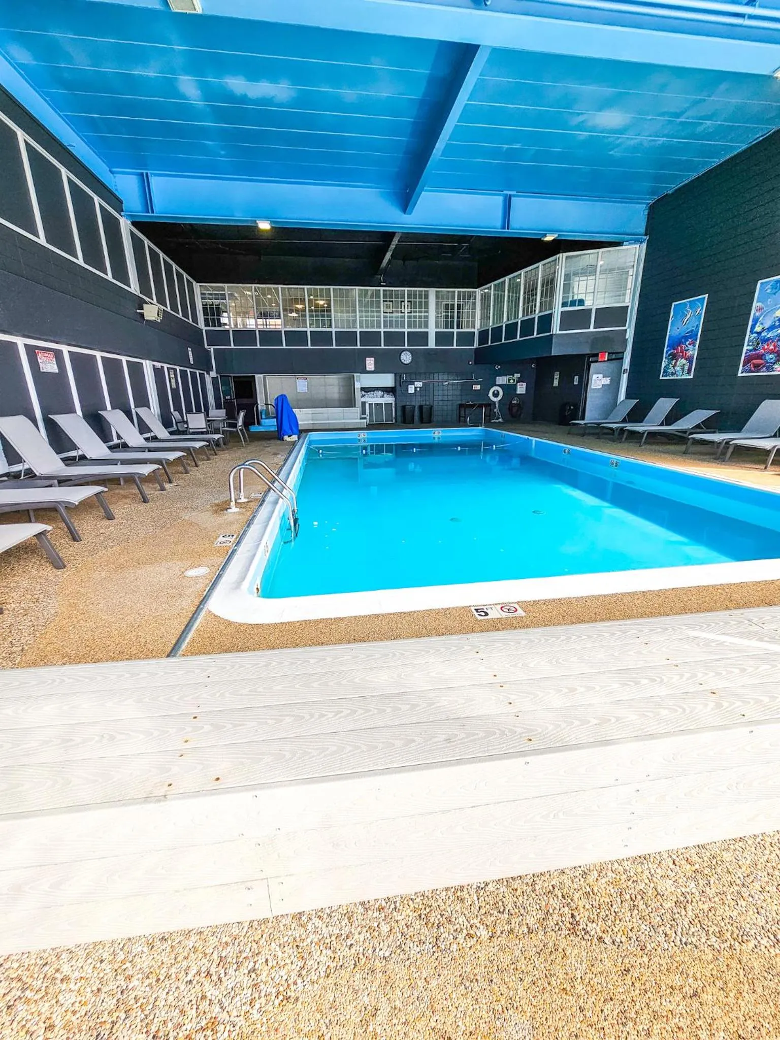 Swimming pool in Comfort Inn Hyannis - Cape Cod
