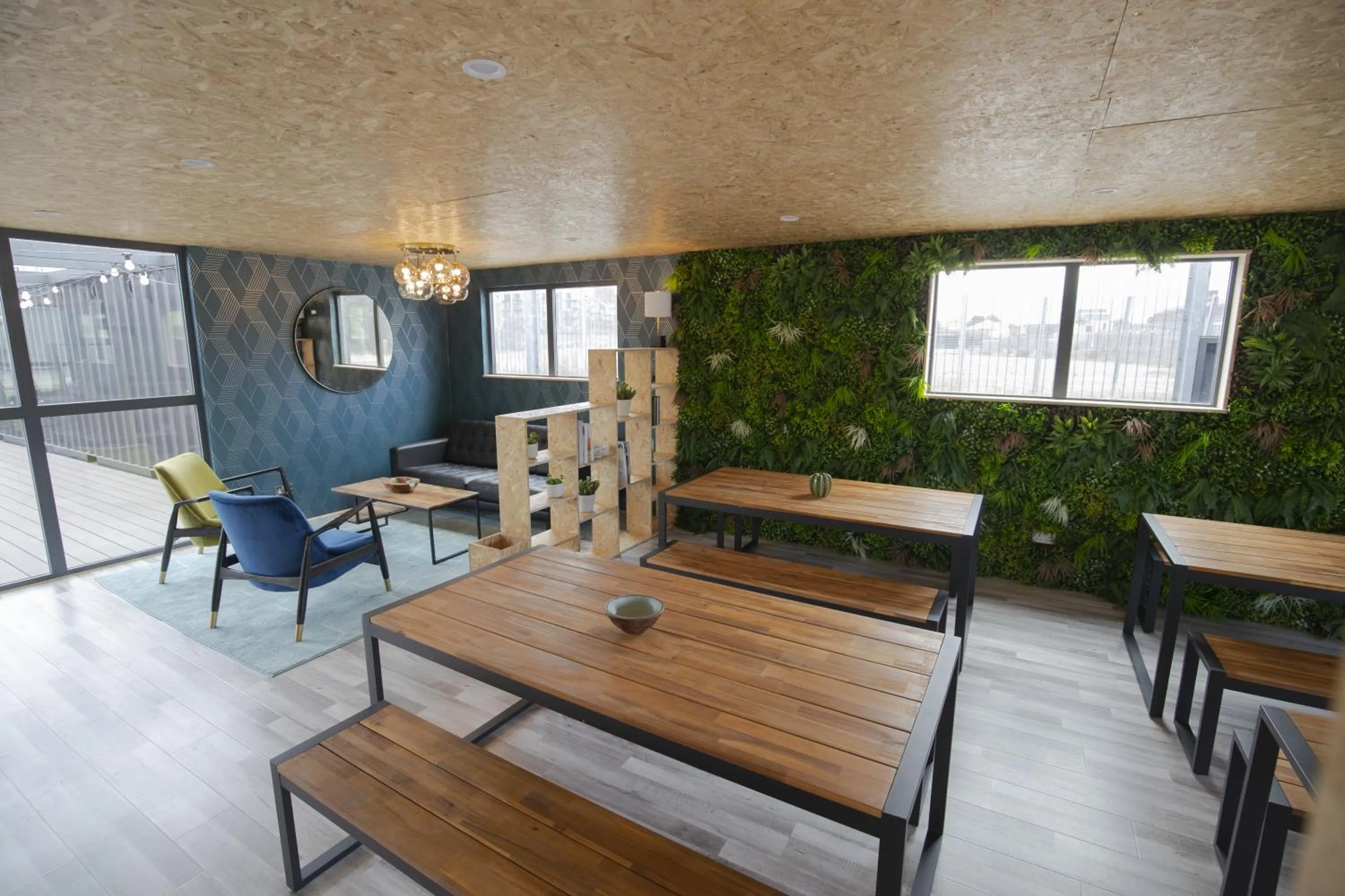 Communal lounge/ TV room in Snoozebox Olympic Park