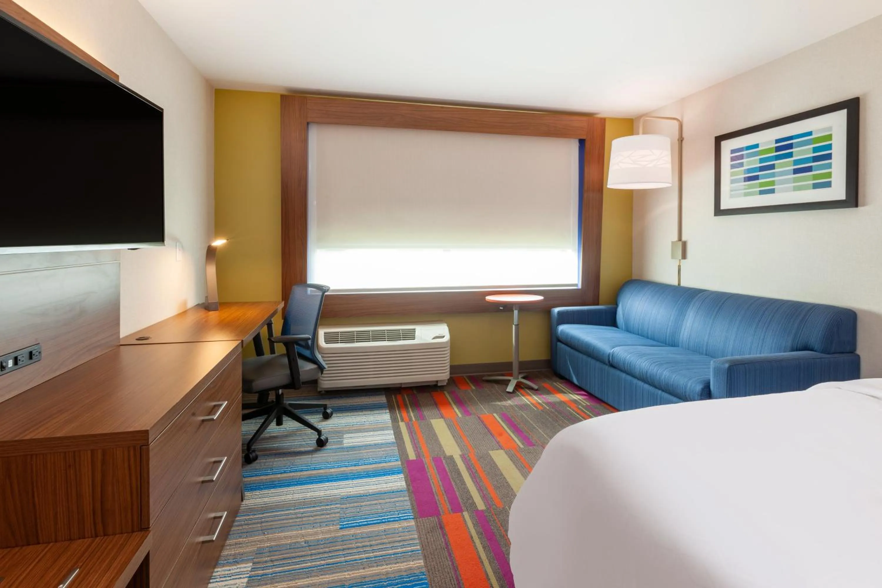 Photo of the whole room in Holiday Inn Express & Suites Brunswick-Harpers Ferry Area by IHG