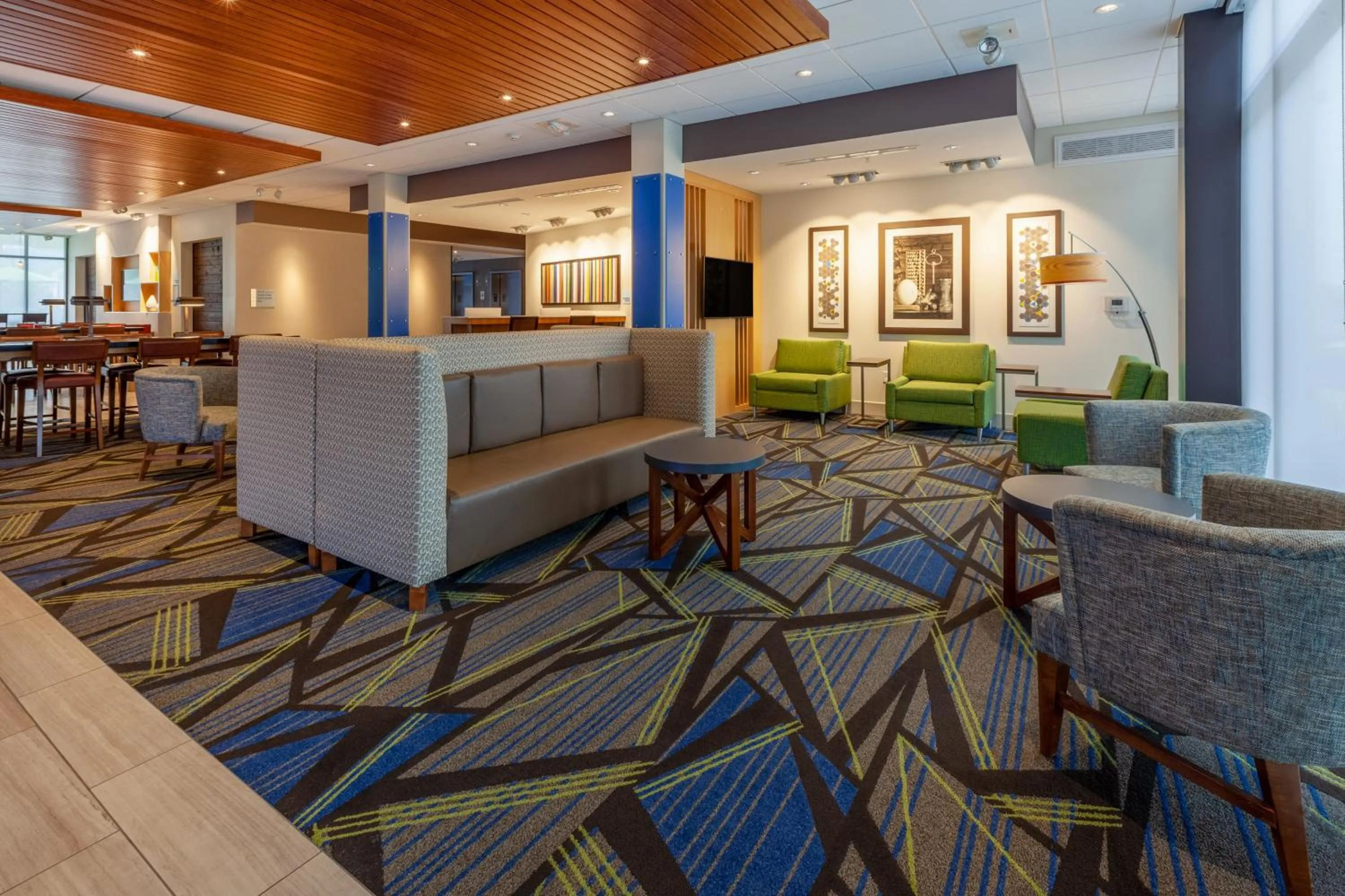 Property building in Holiday Inn Express & Suites Brunswick-Harpers Ferry Area by IHG