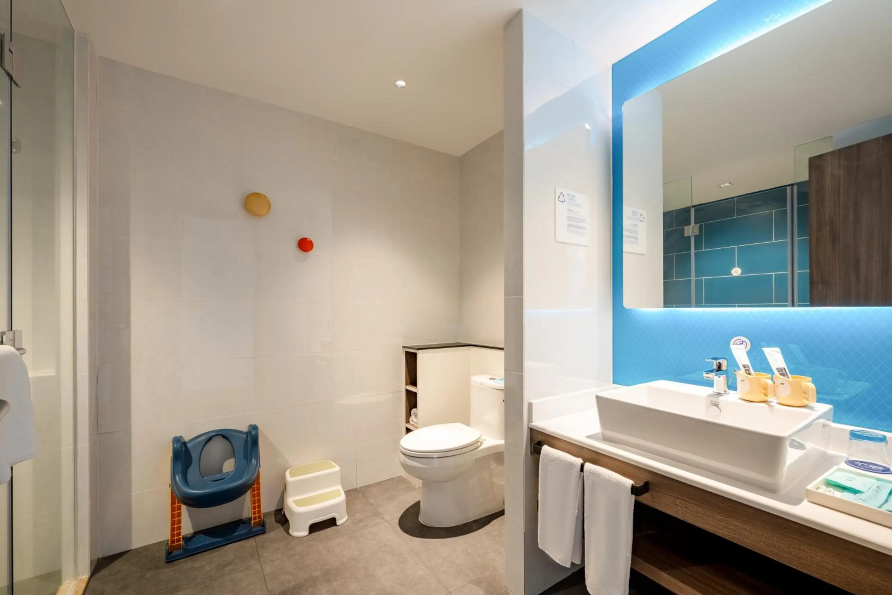 Toilet in Holiday Inn Express Jiangmen Jianghai by IHG