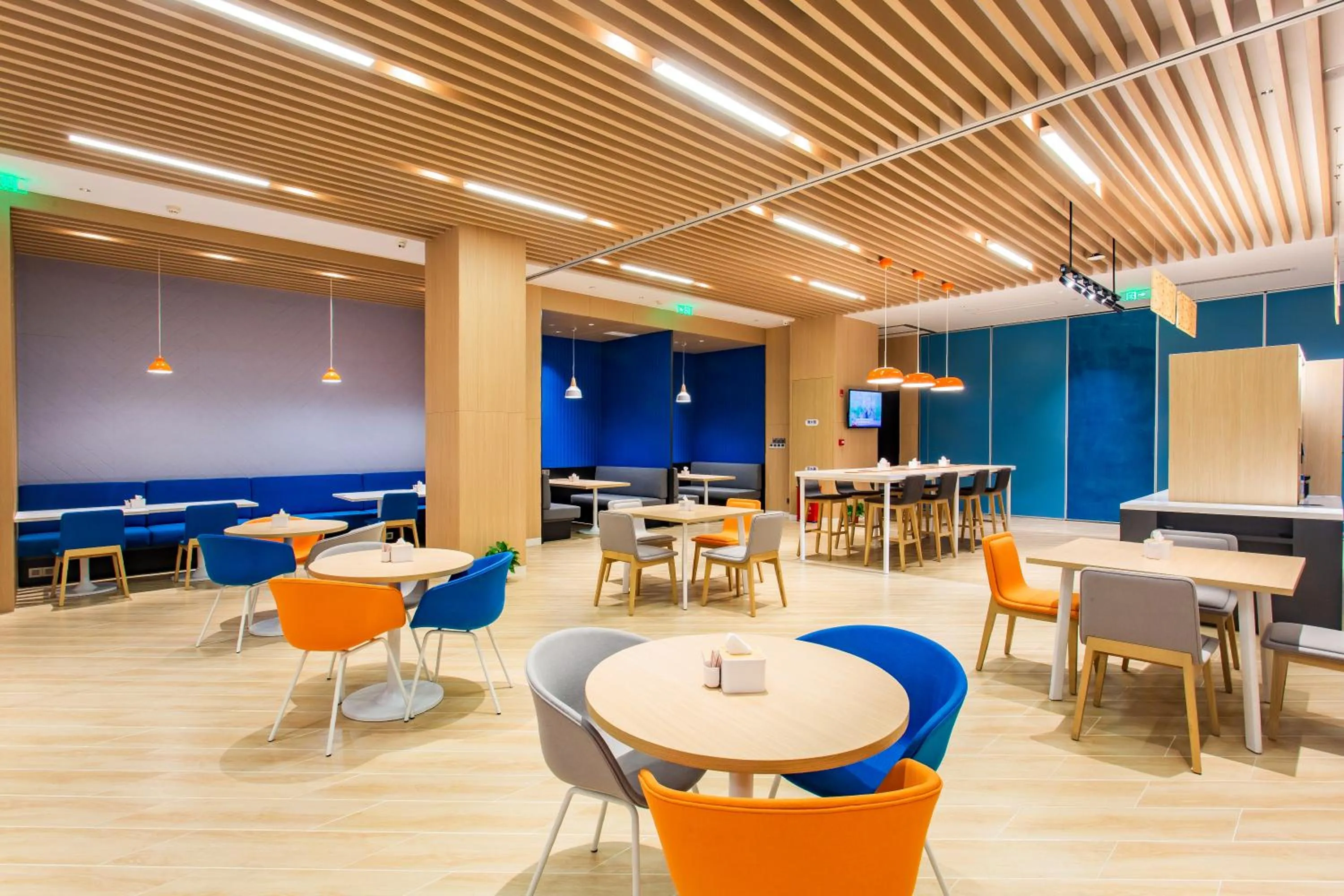 Restaurant/places to eat in Holiday Inn Express Jiangmen Jianghai by IHG