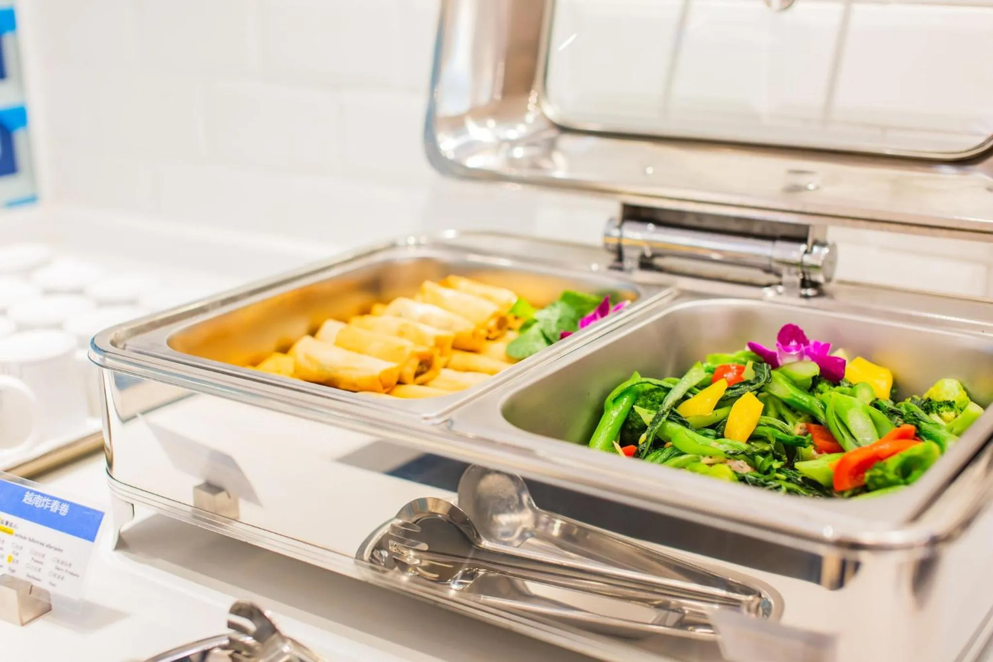 Restaurant/places to eat in Holiday Inn Express Jiangmen Jianghai by IHG