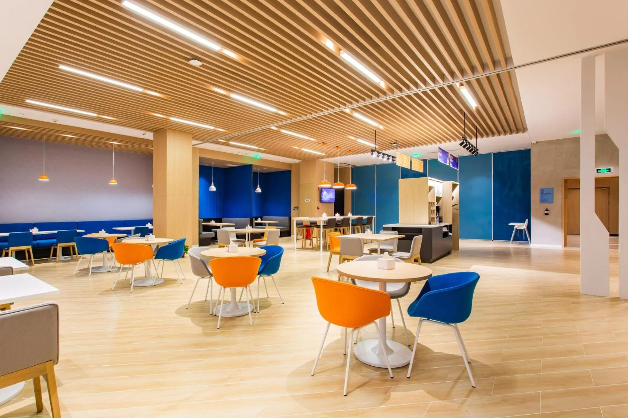 Restaurant/places to eat in Holiday Inn Express Jiangmen Jianghai by IHG