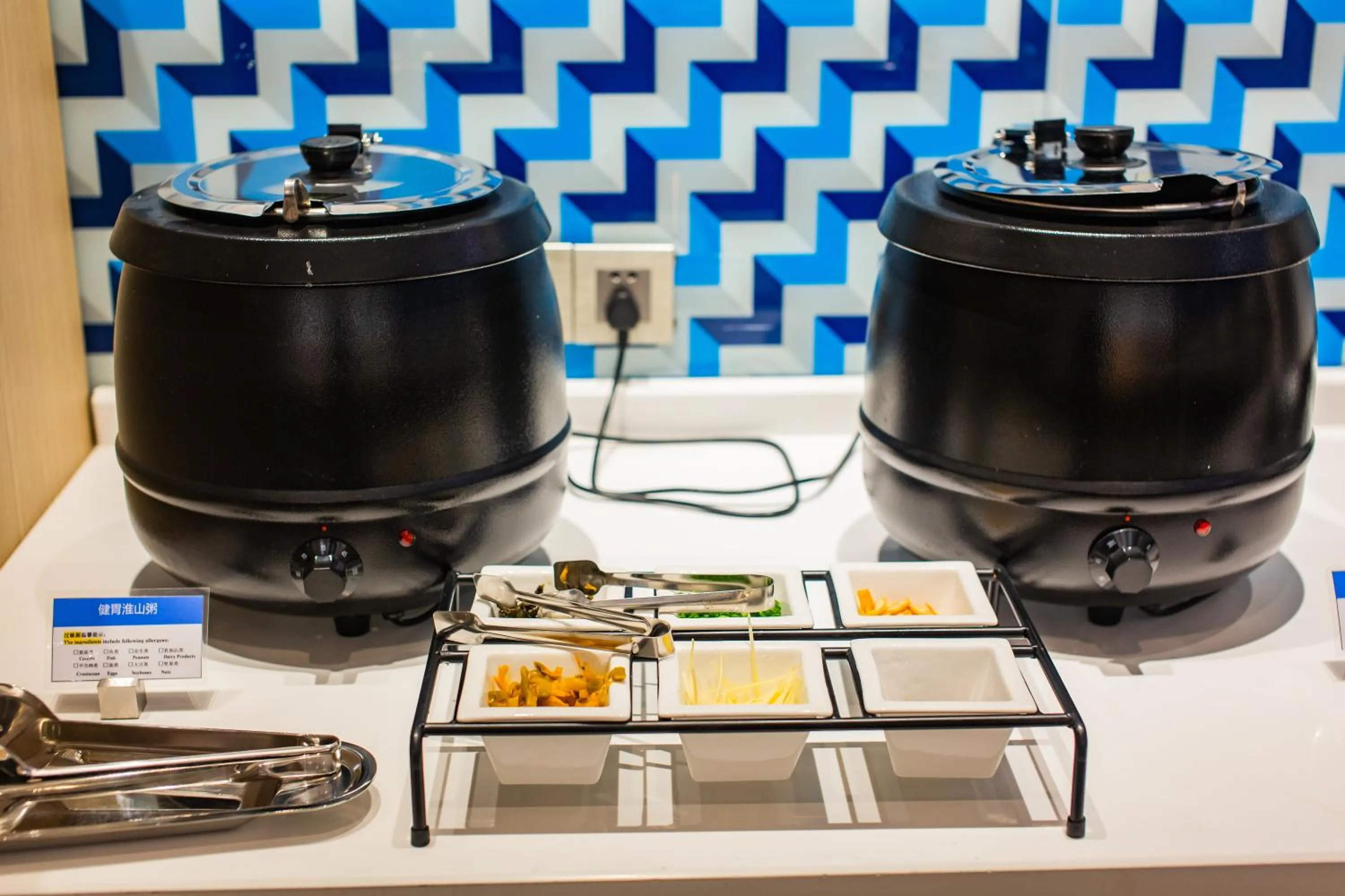 Restaurant/places to eat in Holiday Inn Express Jiangmen Jianghai by IHG