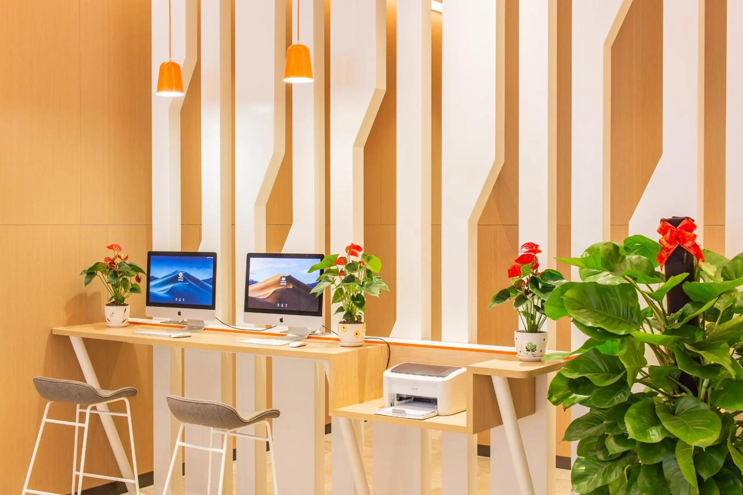 Business facilities in Holiday Inn Express Jiangmen Jianghai by IHG