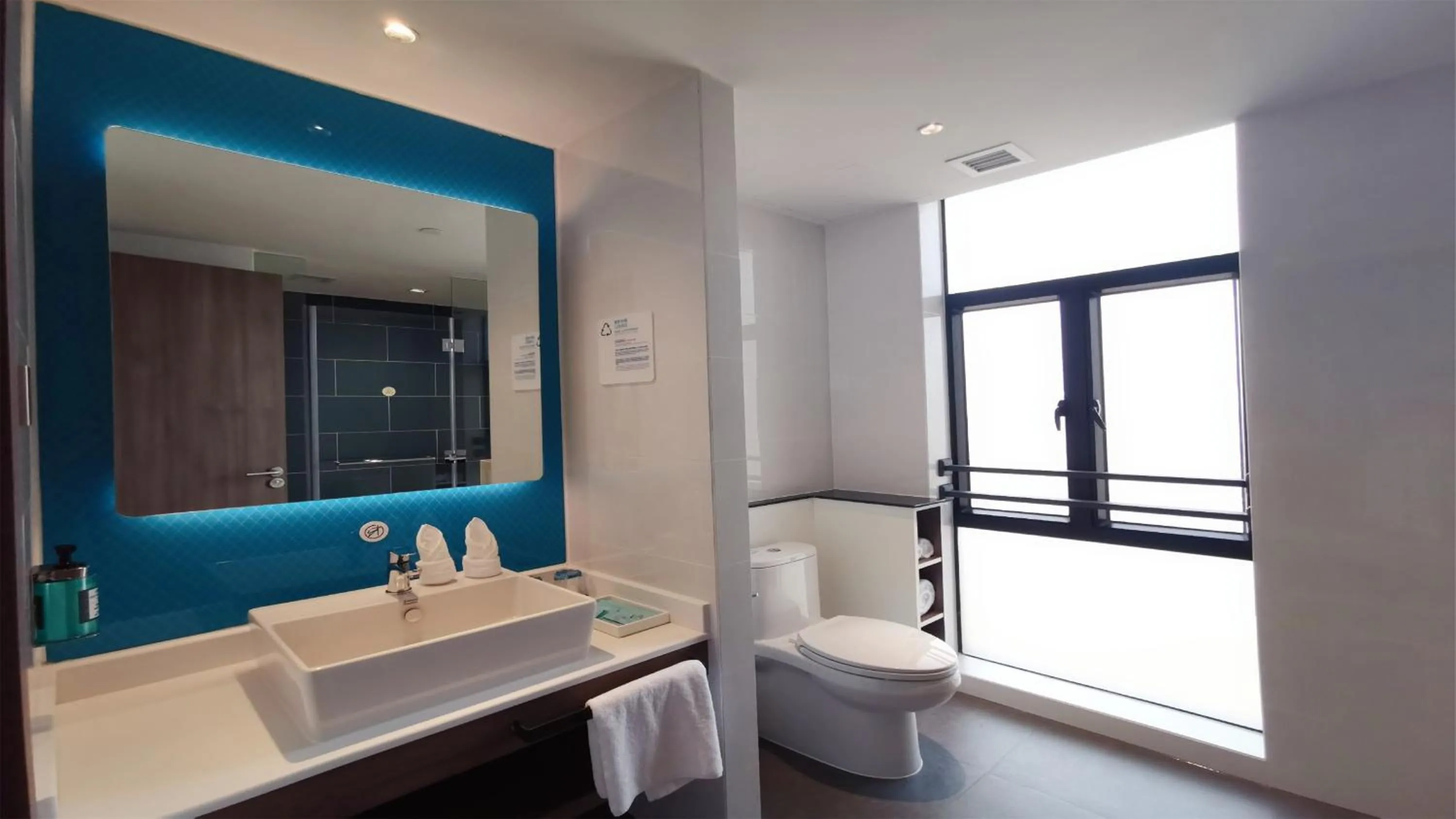 Toilet in Holiday Inn Express Jiangmen Jianghai by IHG