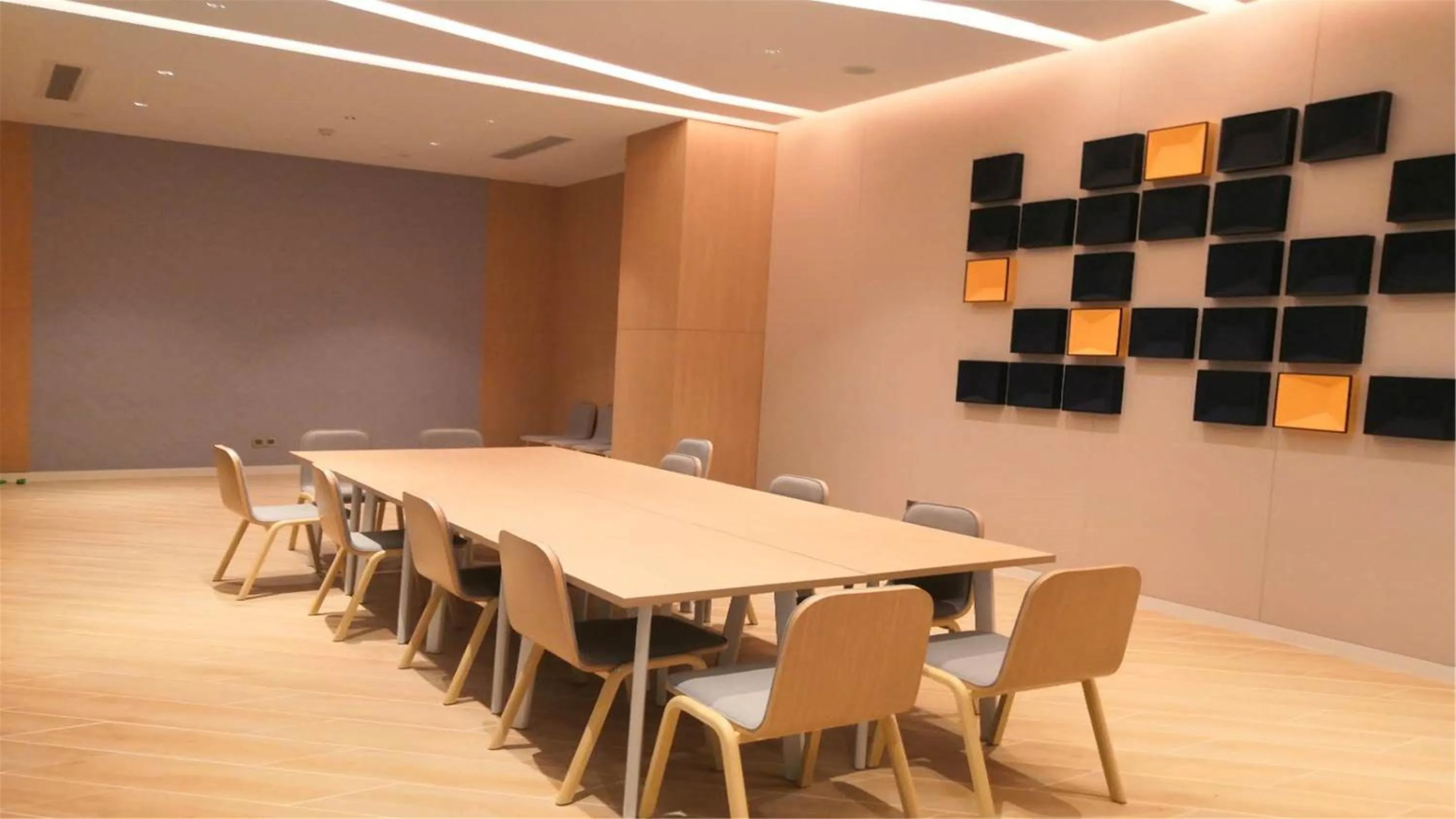 Meeting/conference room in Holiday Inn Express Jiangmen Jianghai by IHG
