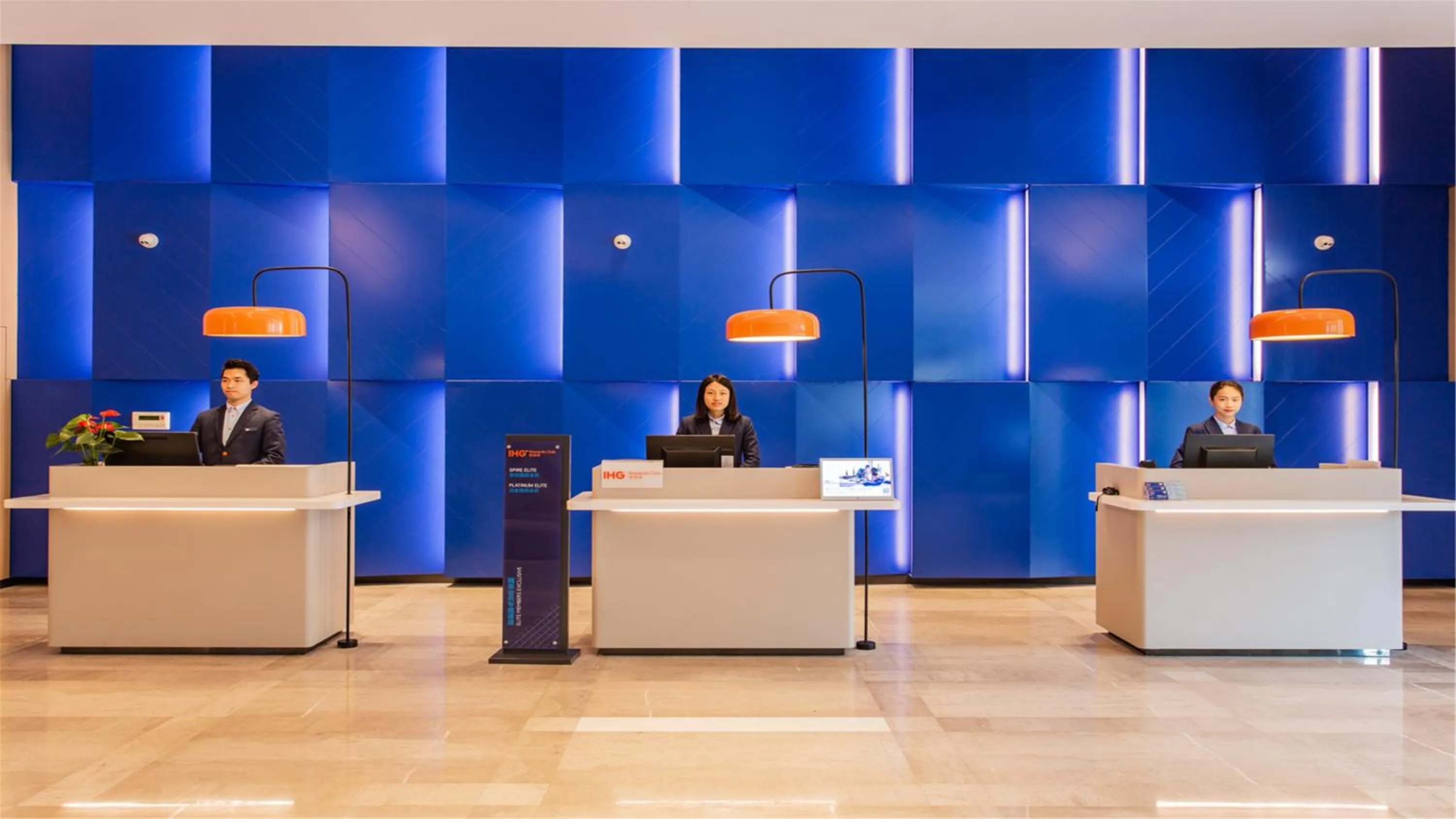 Lobby or reception in Holiday Inn Express Jiangmen Jianghai by IHG