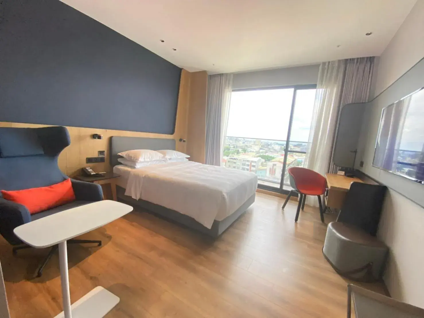 Standard Queen Room - Disability Access in Holiday Inn Express Chiayi by IHG Standard Queen Room - Disability Access in Holiday Inn Express Chiayi by IHG