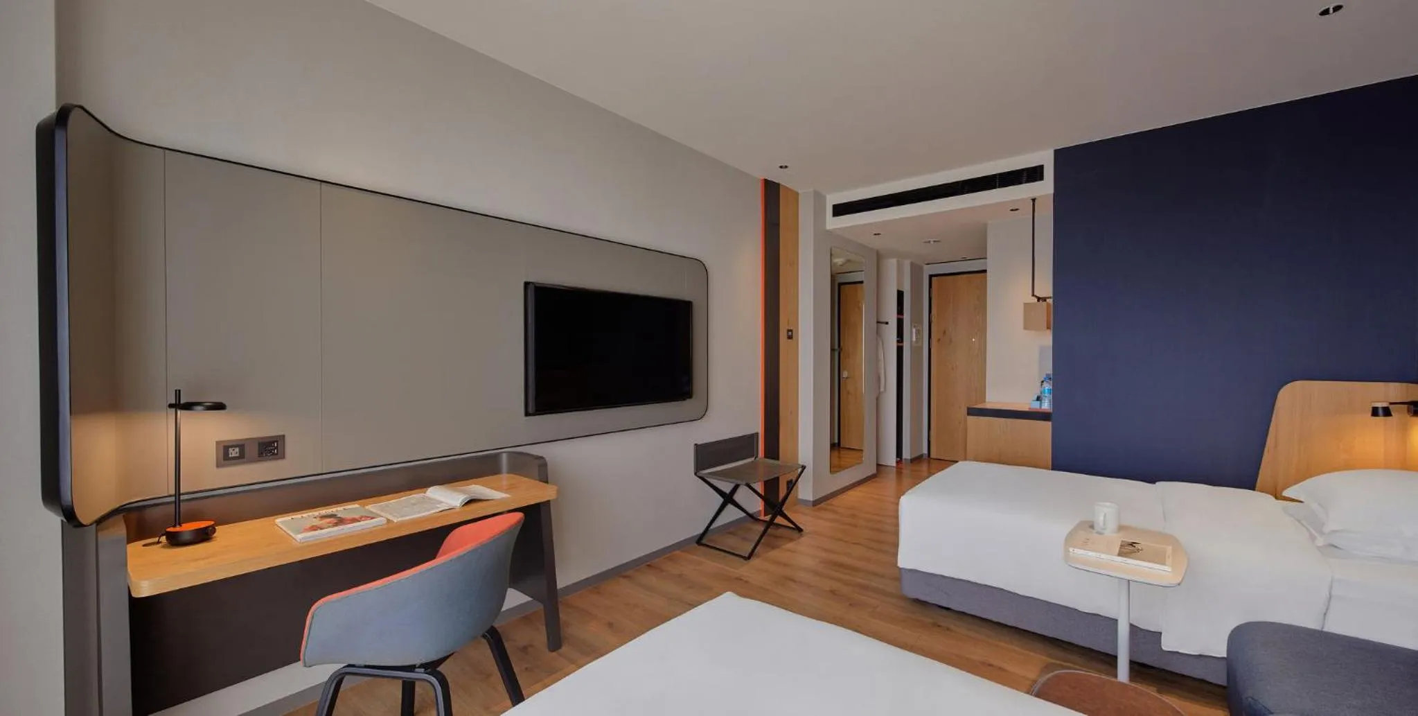 Photo of the whole room, Bed in Holiday Inn Express Chiayi by IHG