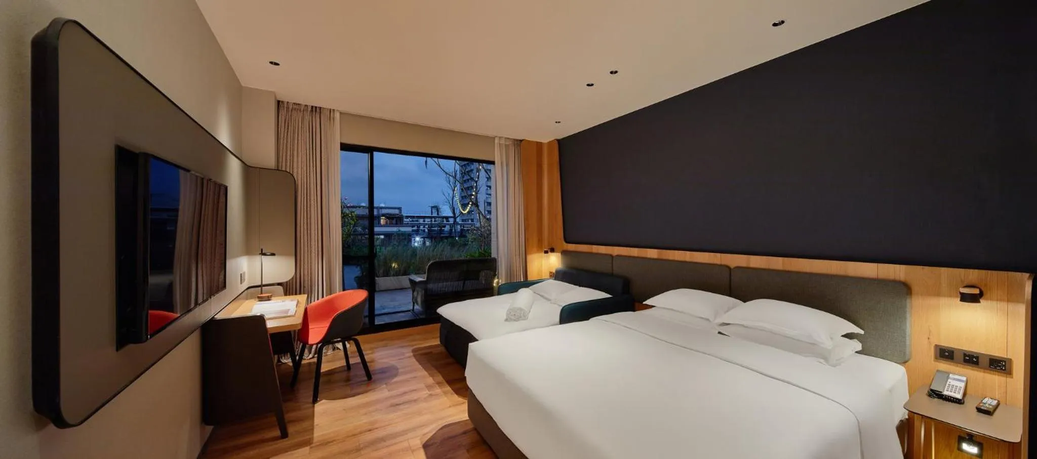 Photo of the whole room, Bed in Holiday Inn Express Chiayi by IHG