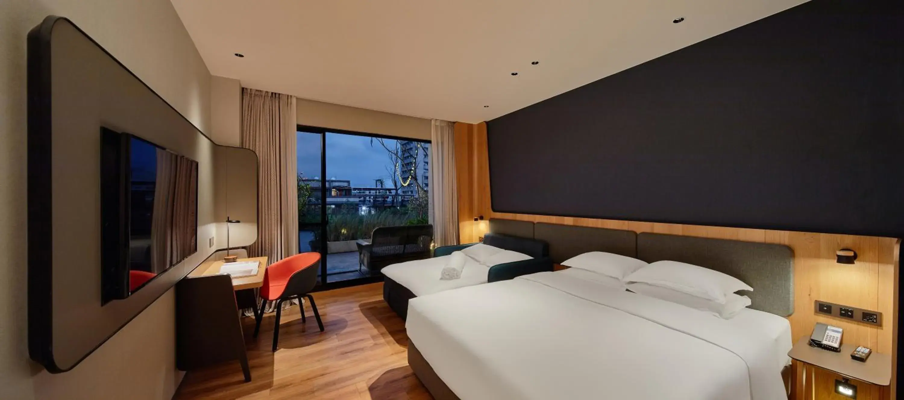 Standard King Room with Garden View in Holiday Inn Express Chiayi by IHG Standard King Room with Garden View in Holiday Inn Express Chiayi by IHG