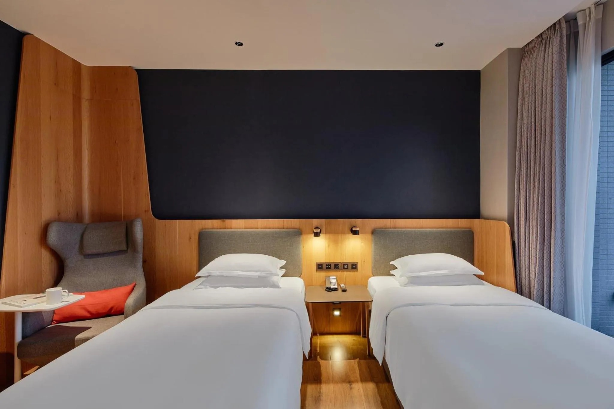 Photo of the whole room, Bed in Holiday Inn Express Chiayi by IHG