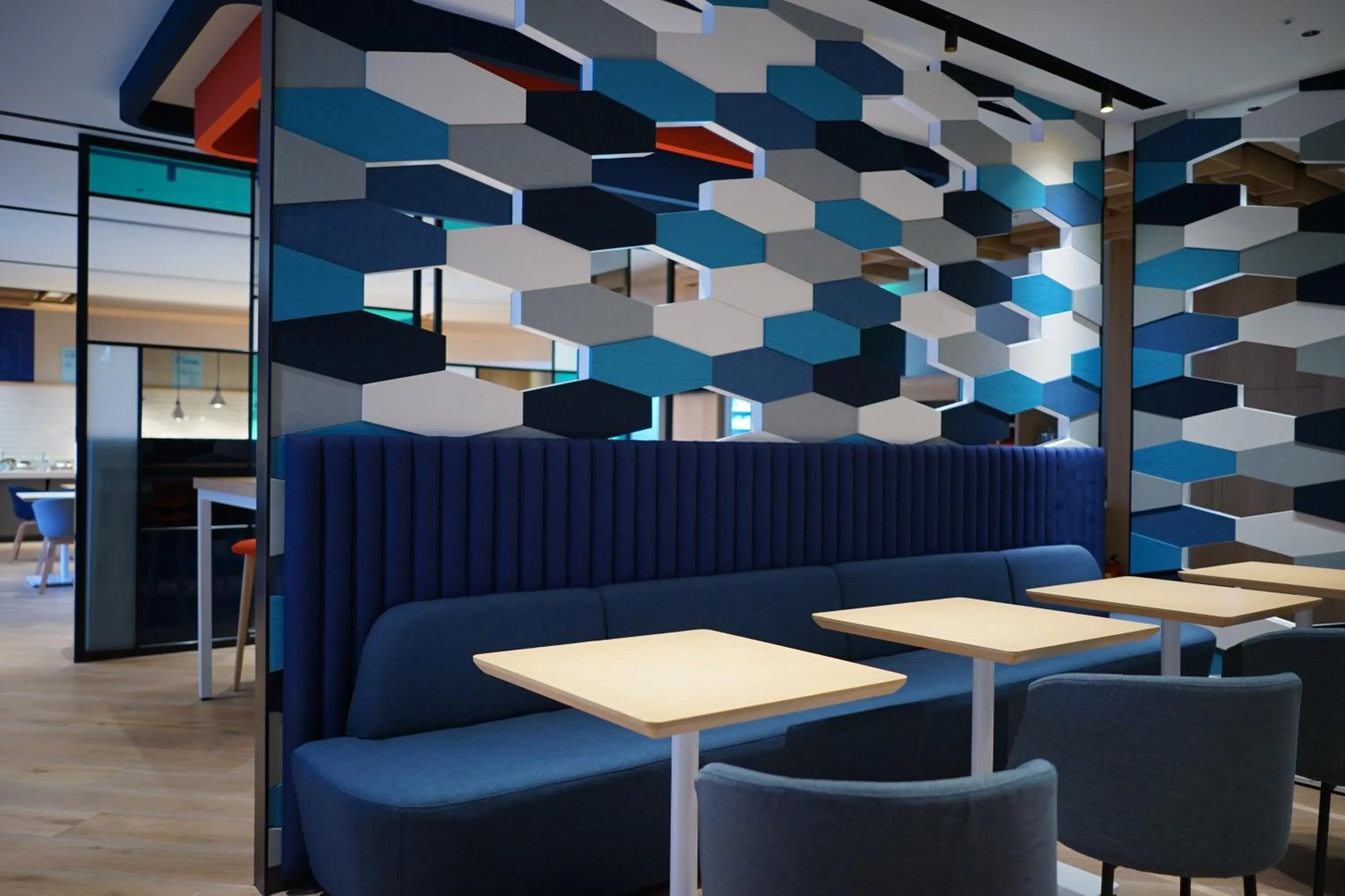 Dining area in Holiday Inn Express Chiayi by IHG