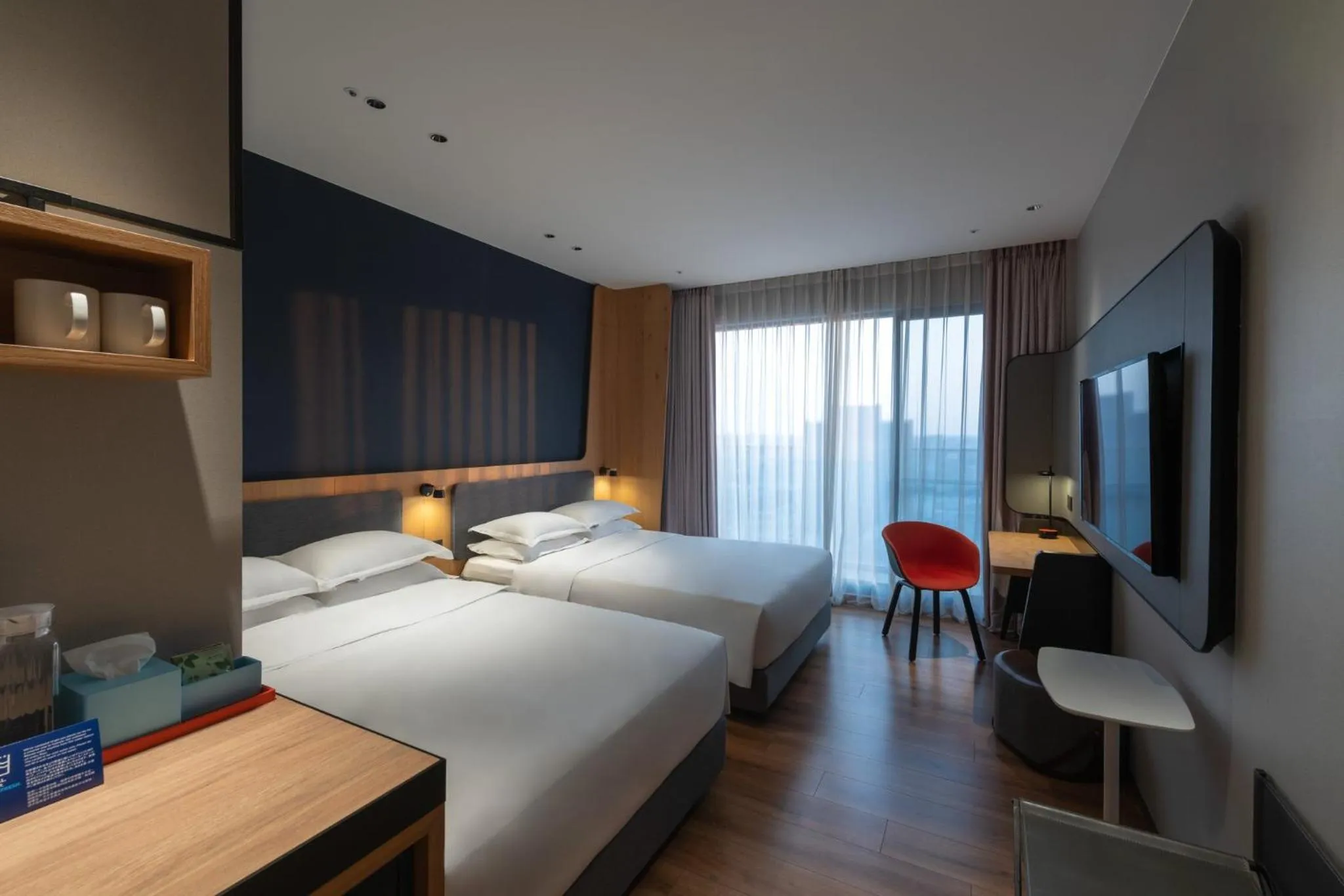 Photo of the whole room, Bed in Holiday Inn Express Chiayi by IHG