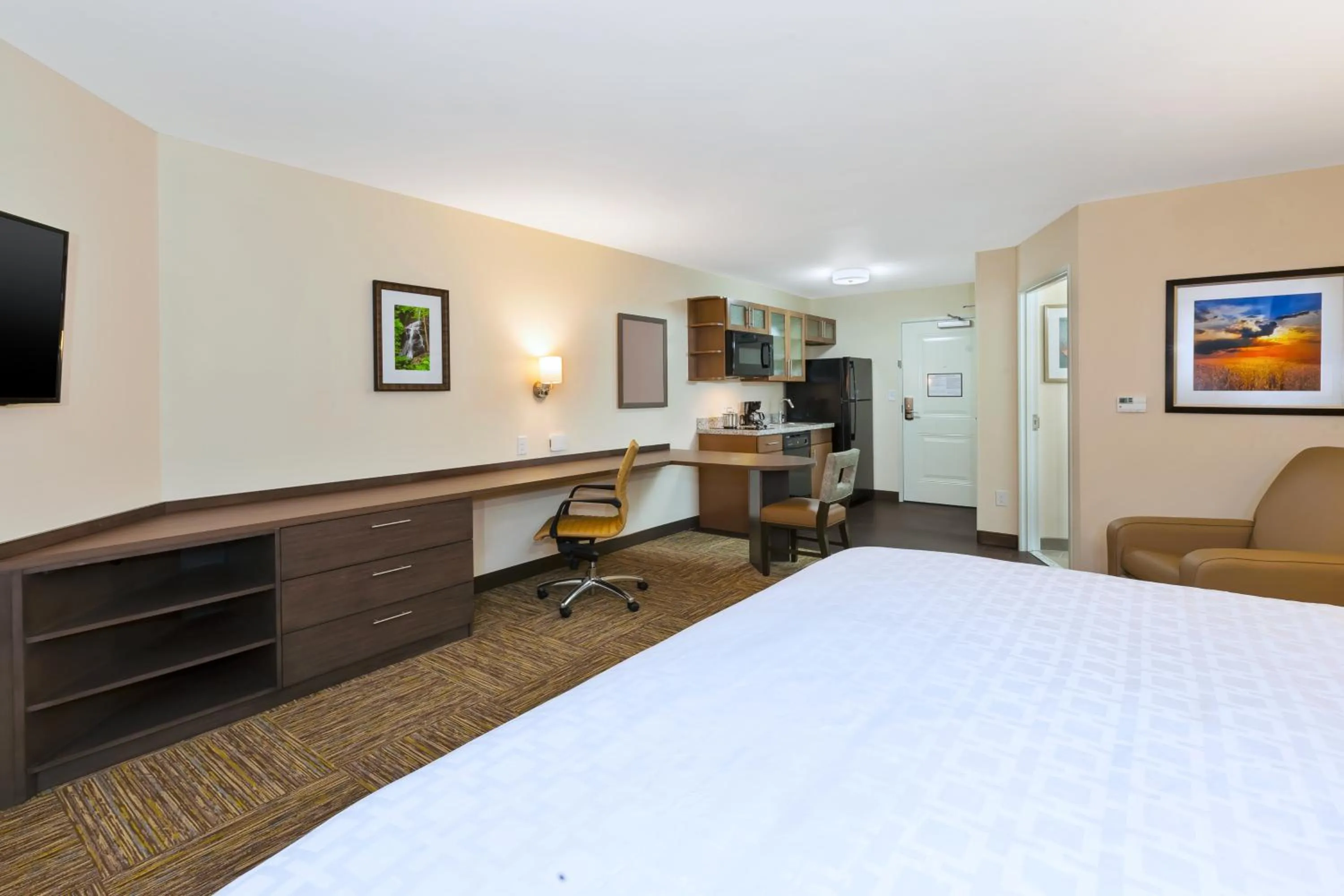 Bed in Candlewood Suites Louisville - NE Downtown Area by IHG