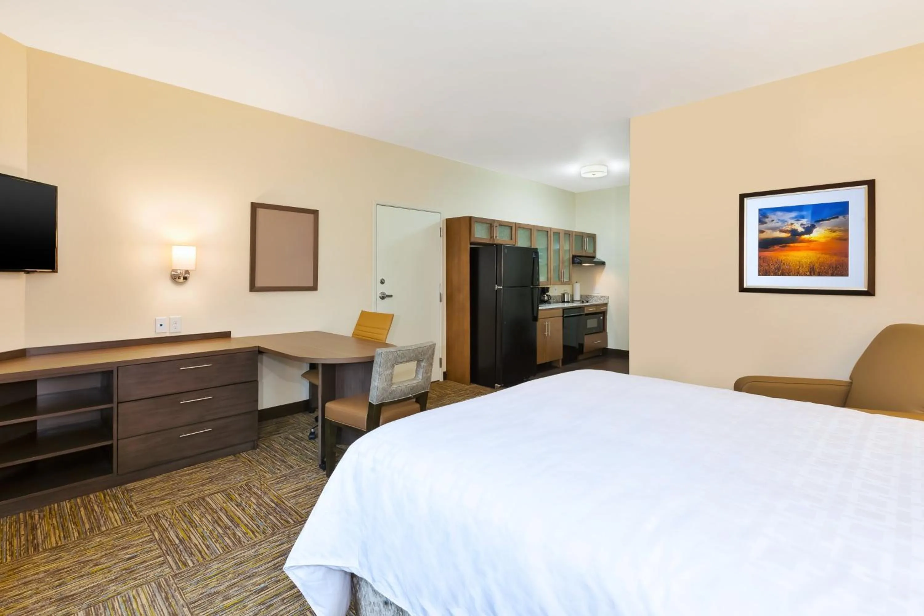 Photo of the whole room, Bed in Candlewood Suites Louisville - NE Downtown Area by IHG