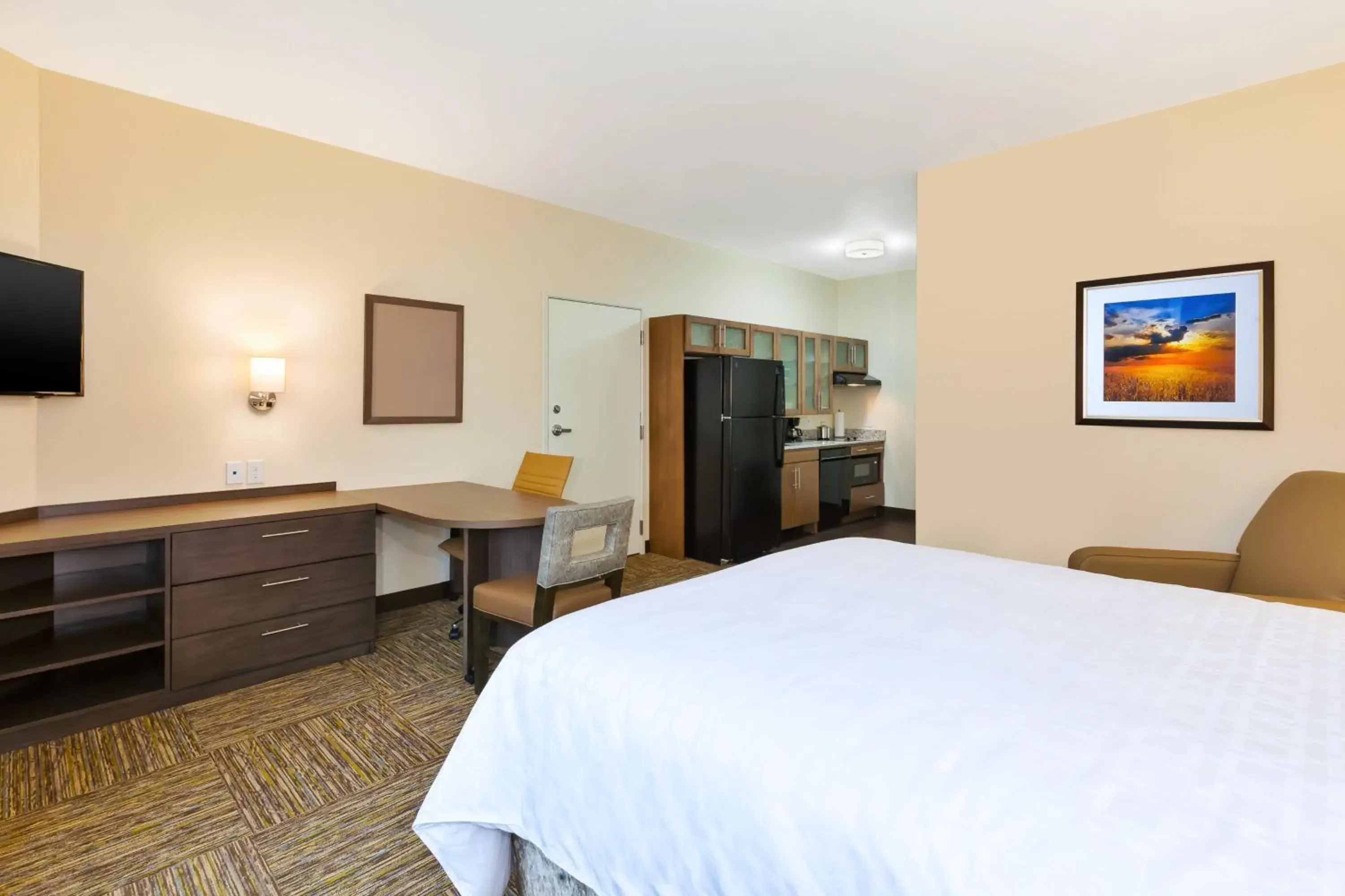 One-Bedroom King Room with Mobility Accessible Tub - Non-Smoking in Candlewood Suites Louisville - NE Downtown Area by IHG One-Bedroom King Room with Mobility Accessible Tub - Non-Smoking in Candlewood Suites Louisville - NE Downtown Area by IHG