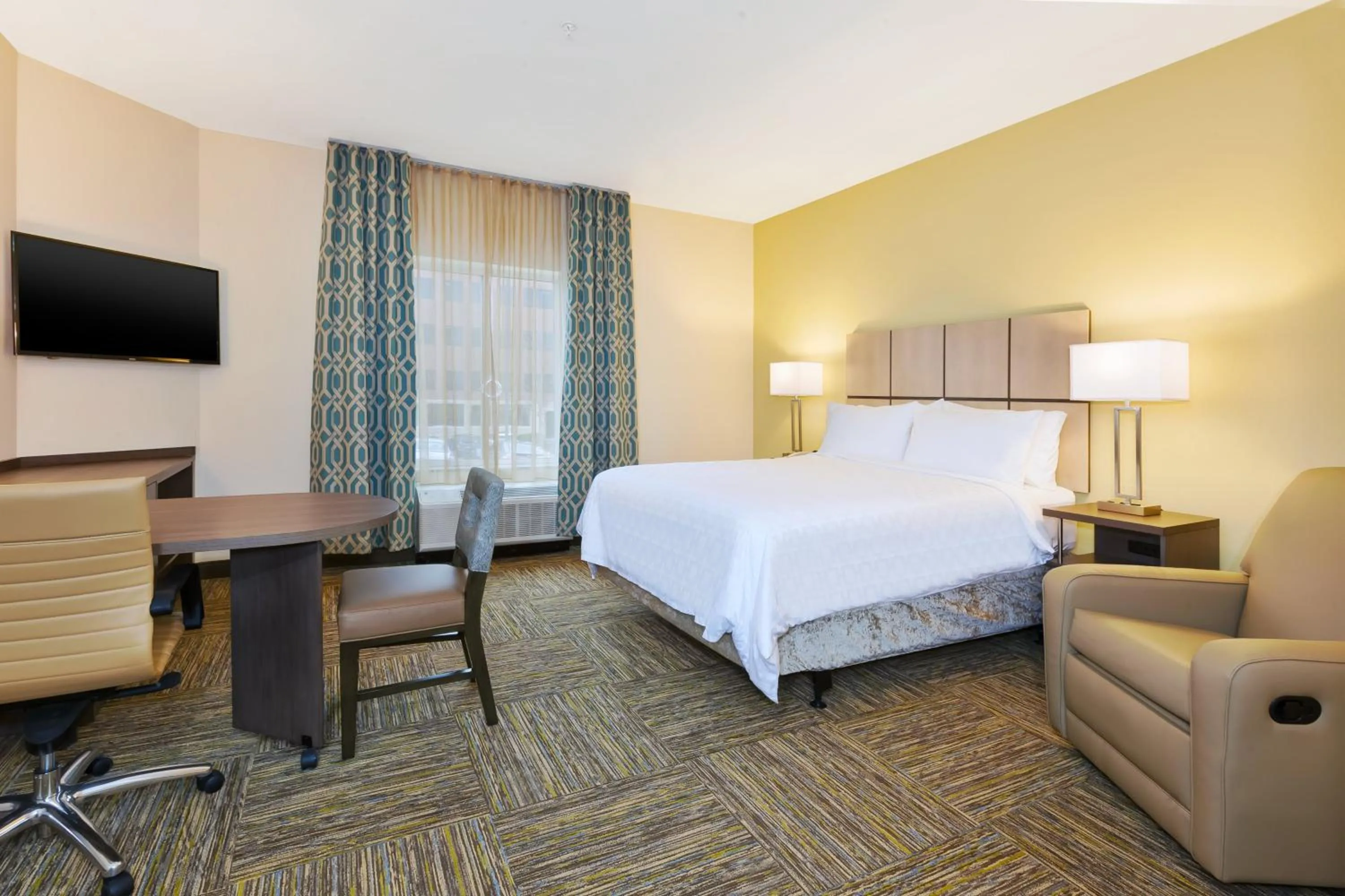 Photo of the whole room, Bed in Candlewood Suites Louisville - NE Downtown Area by IHG