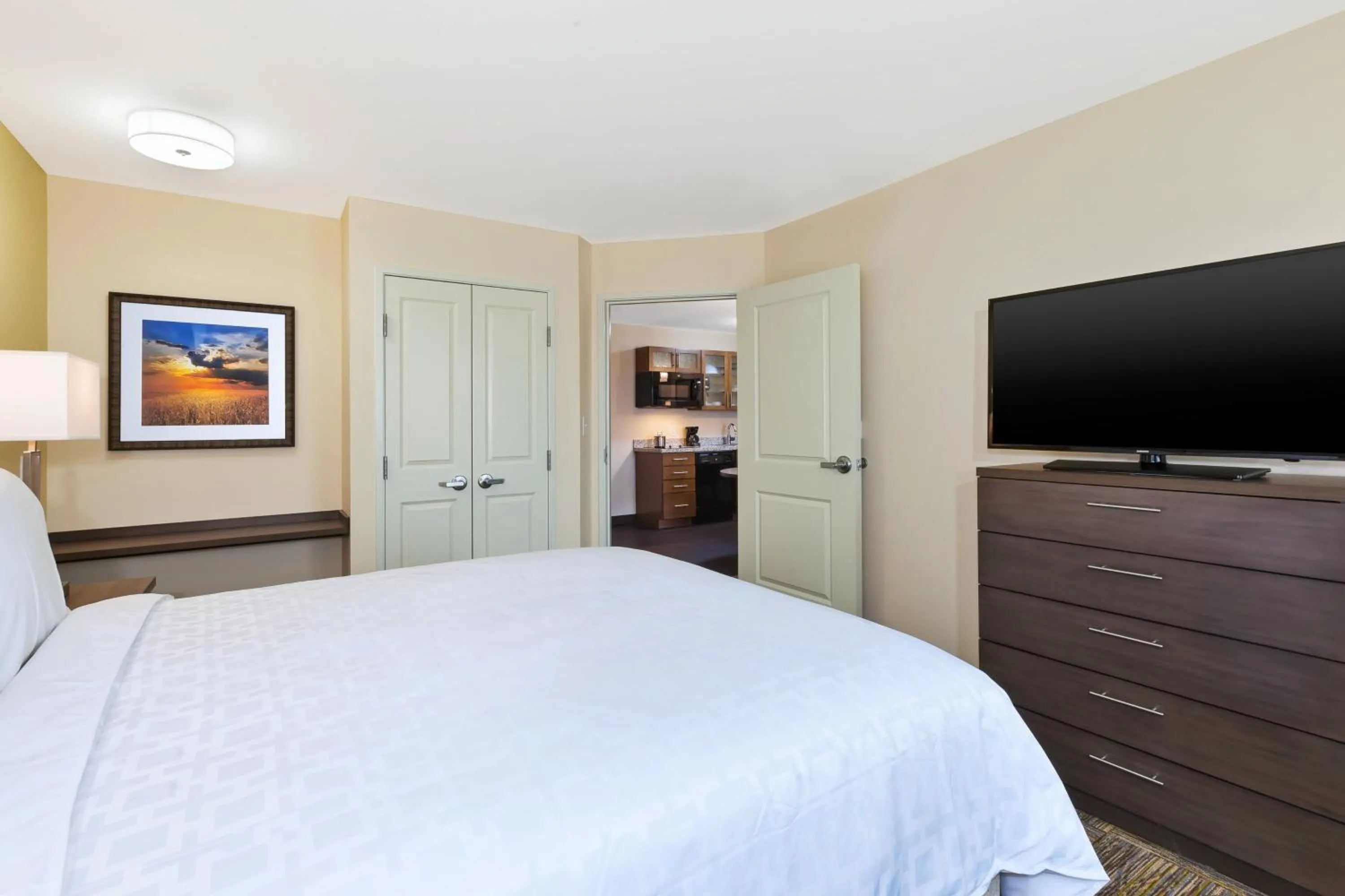 Photo of the whole room, Bed in Candlewood Suites Louisville - NE Downtown Area by IHG