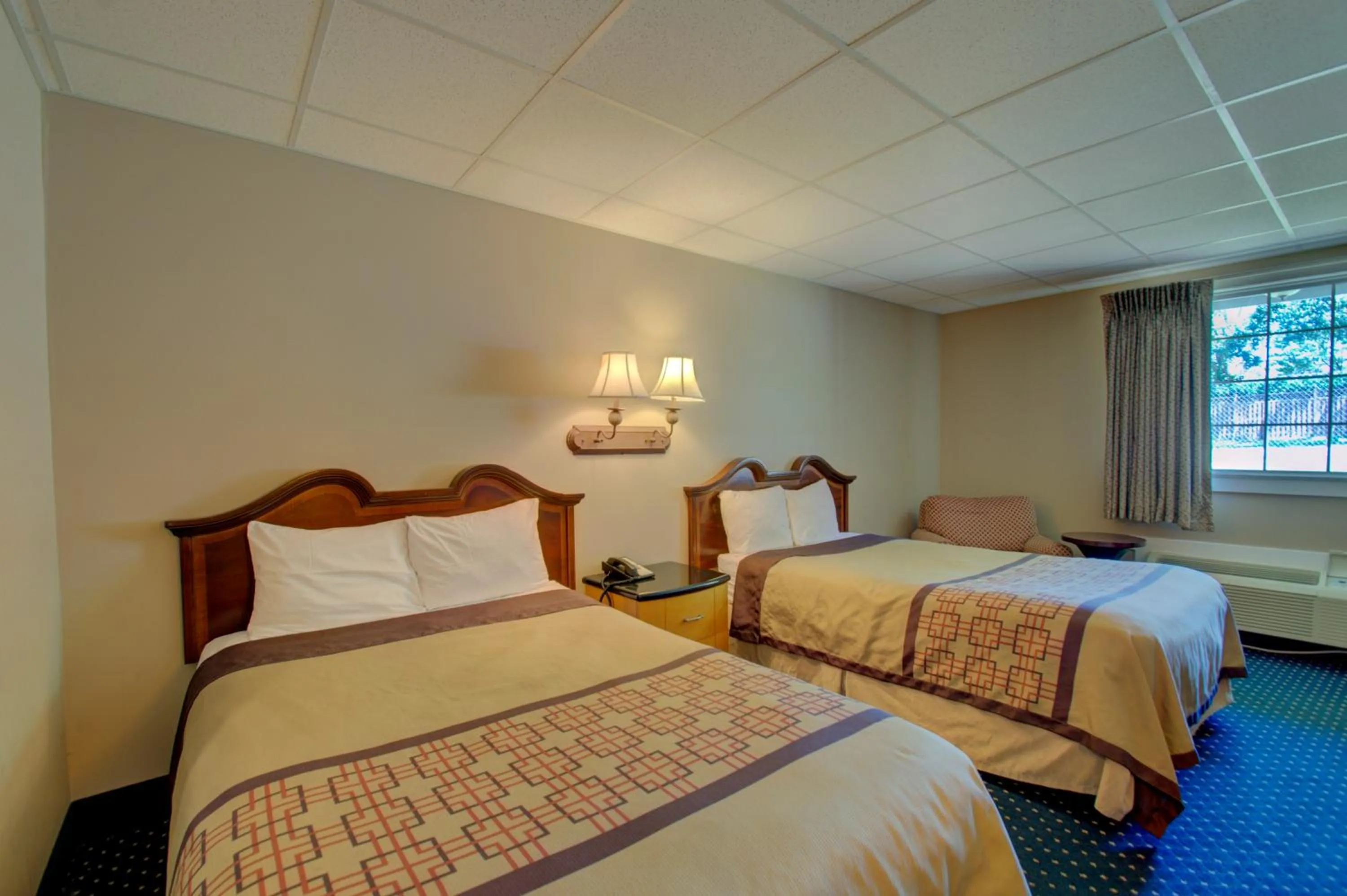 Bed in Village Inn Annapolis MD