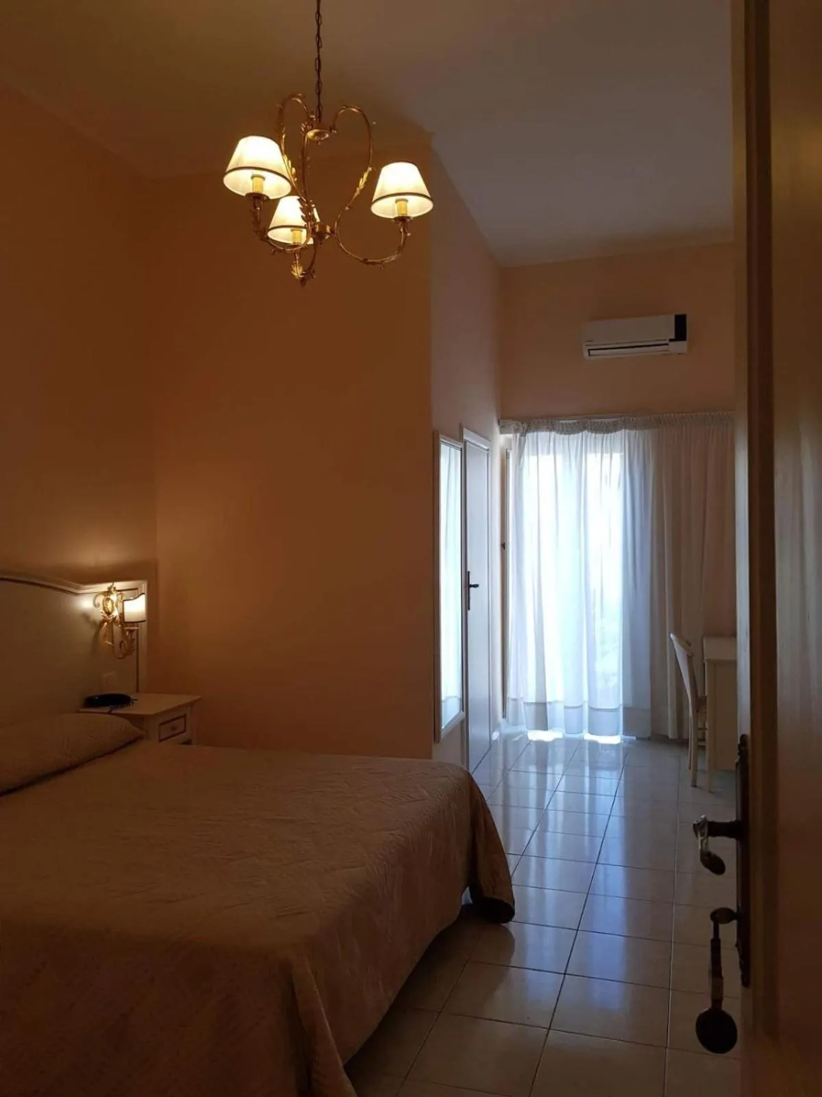 Bed in Albergo Santa Teresa