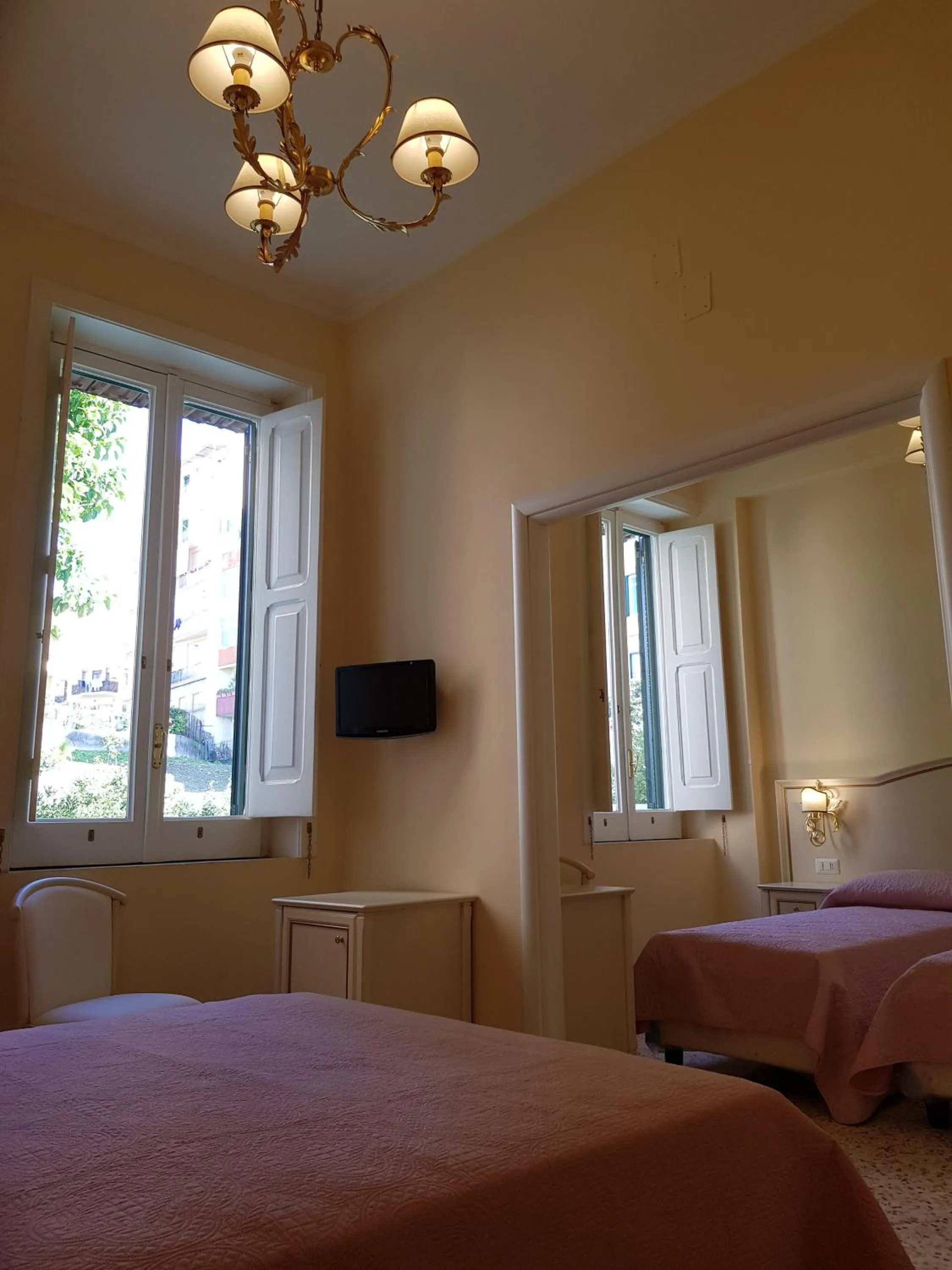 Bed in Albergo Santa Teresa