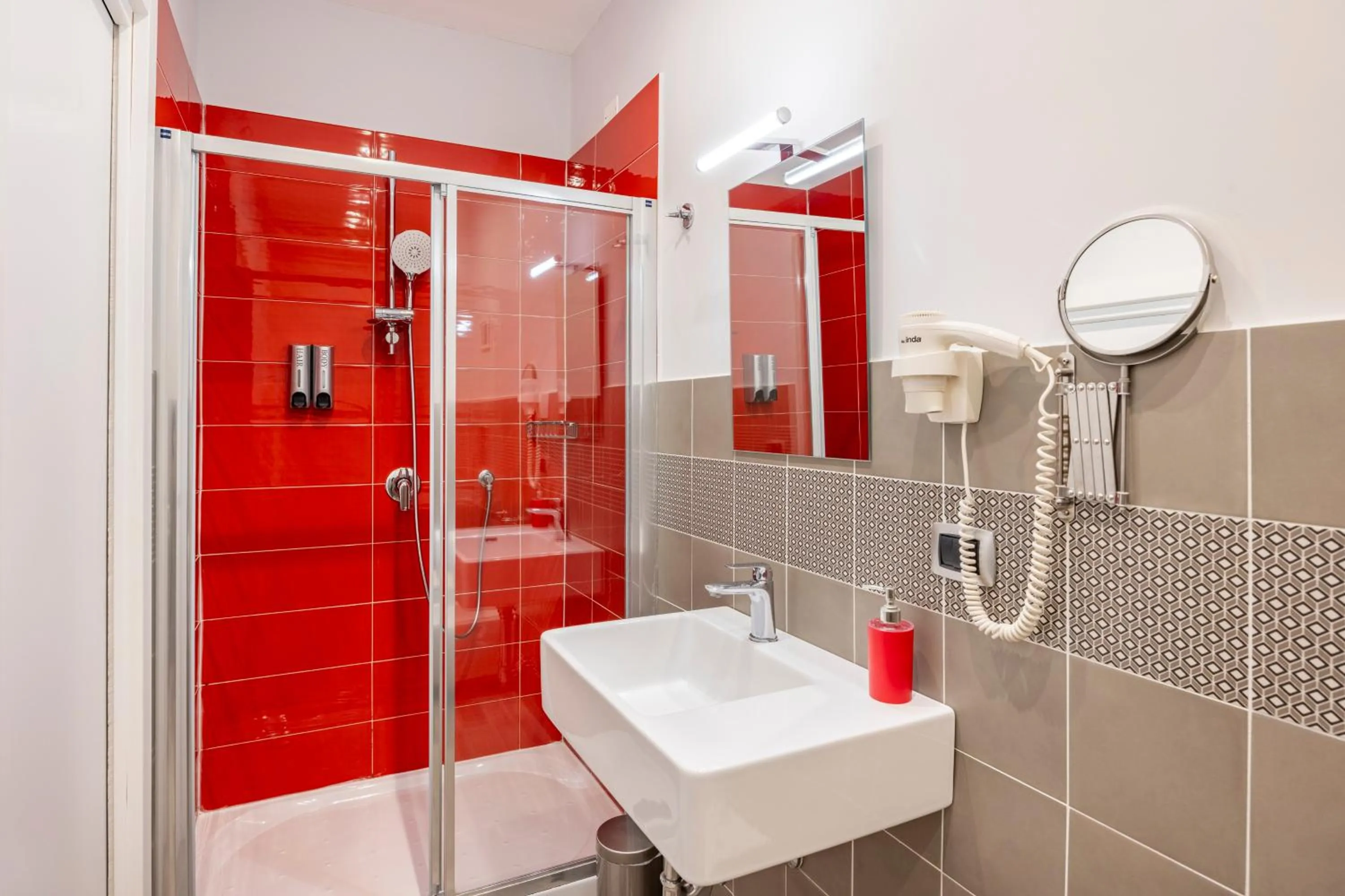 Shower in Scaramantico Rooms